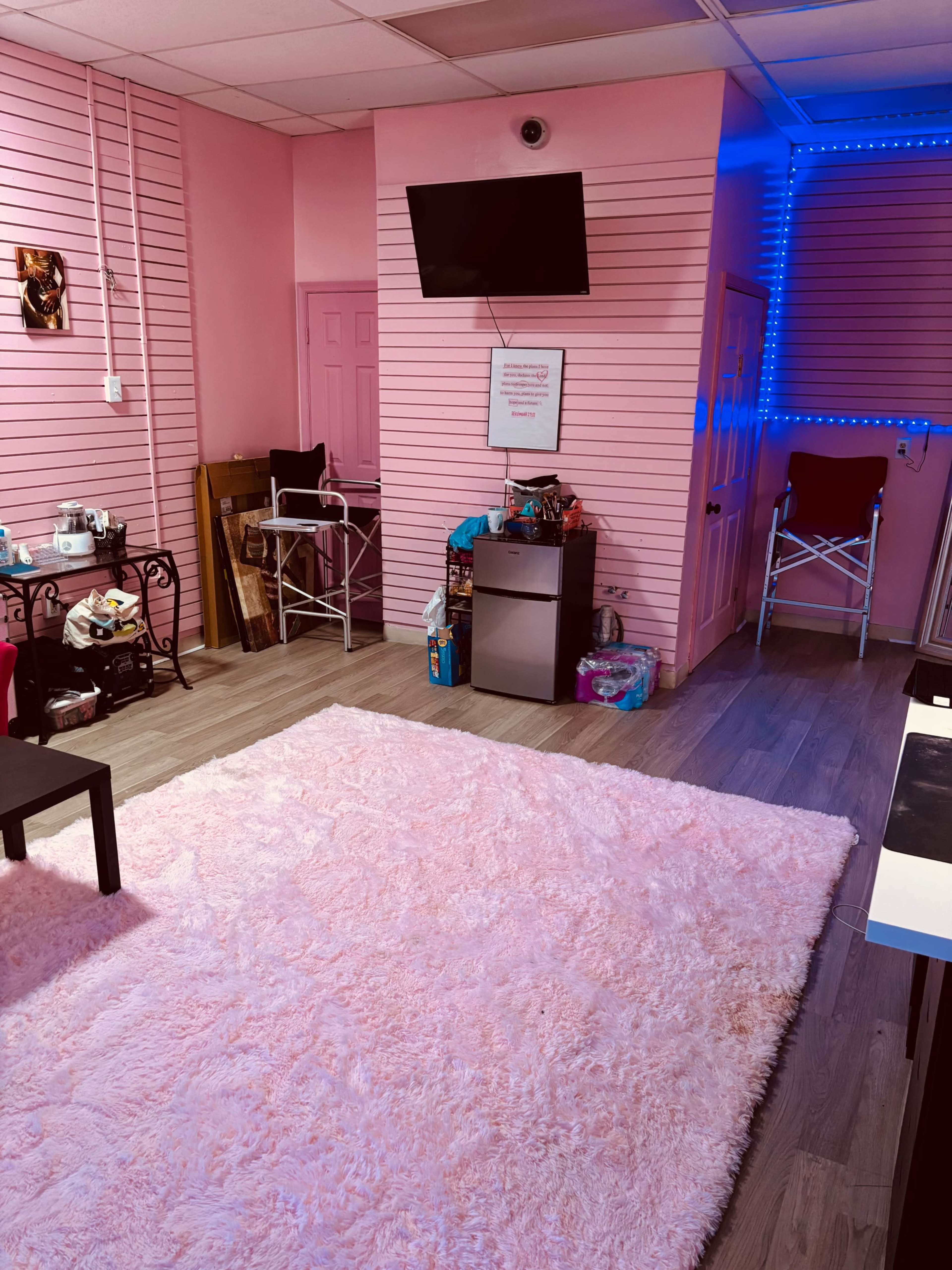 Downtown studio space Image in Fairmont Park, Norfolk, VA