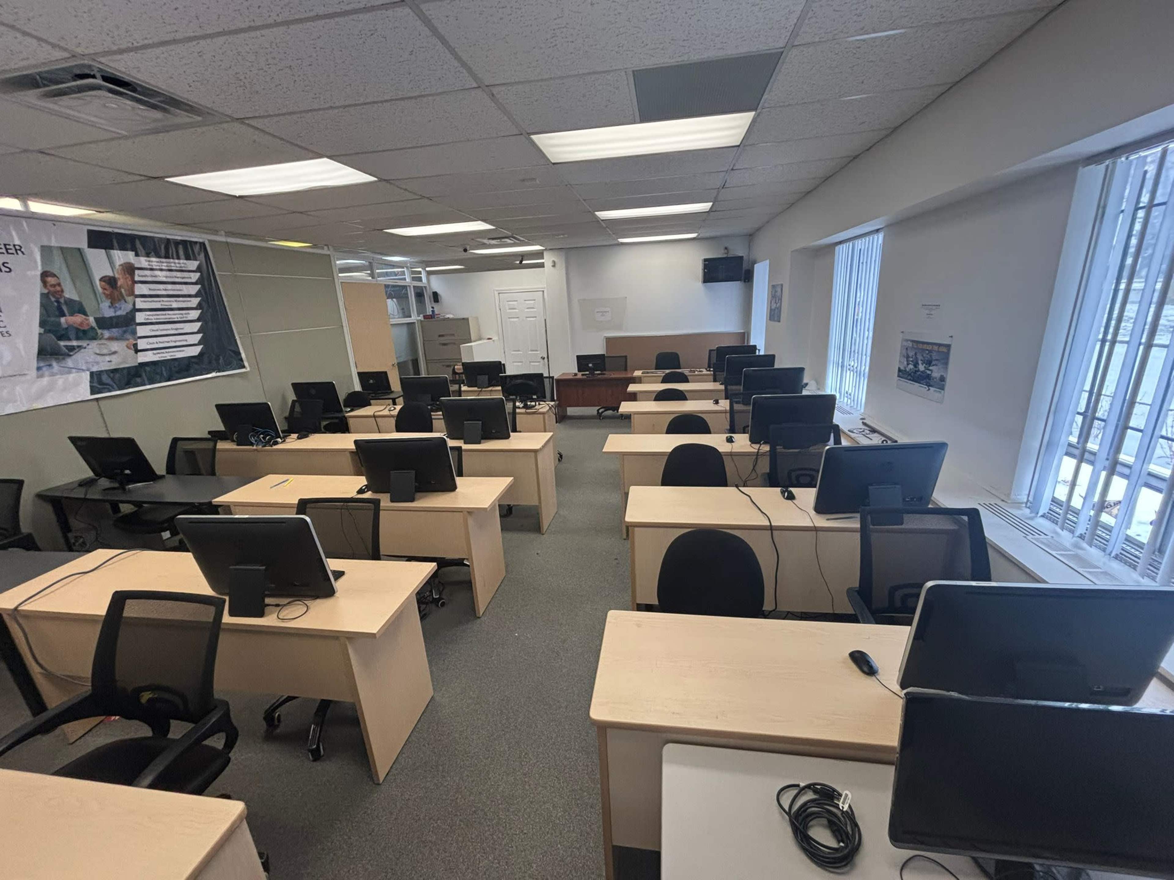 Modern Classroom Space in Urban Toronto – Spacious and Well-Equipped Image in Scarborough City Centre, Scarborough, ON
