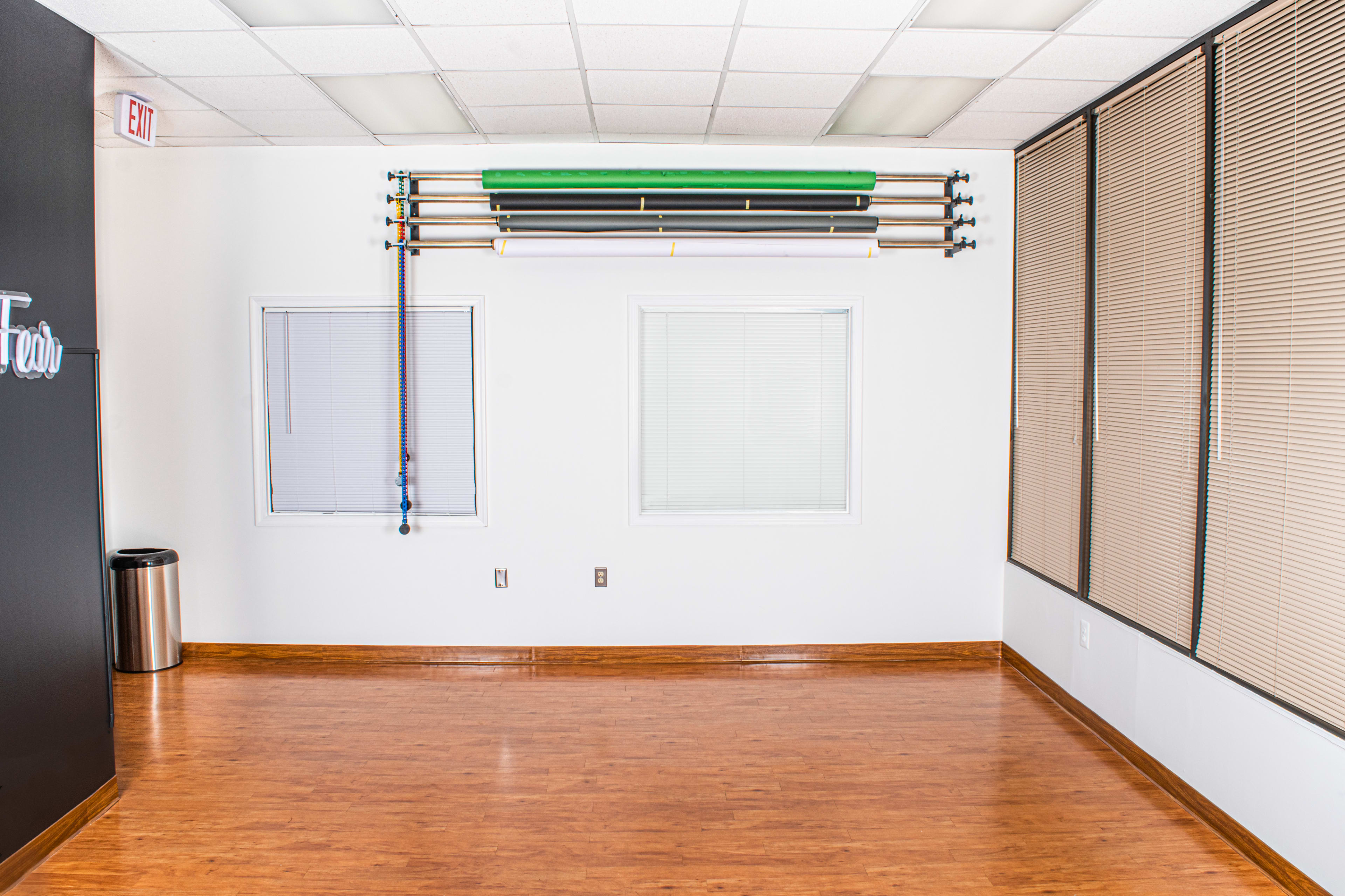 Stylish Photo/Content Creator Studio with Backdrops, Lights, Free Parking and More... Image in , Lanham, MD