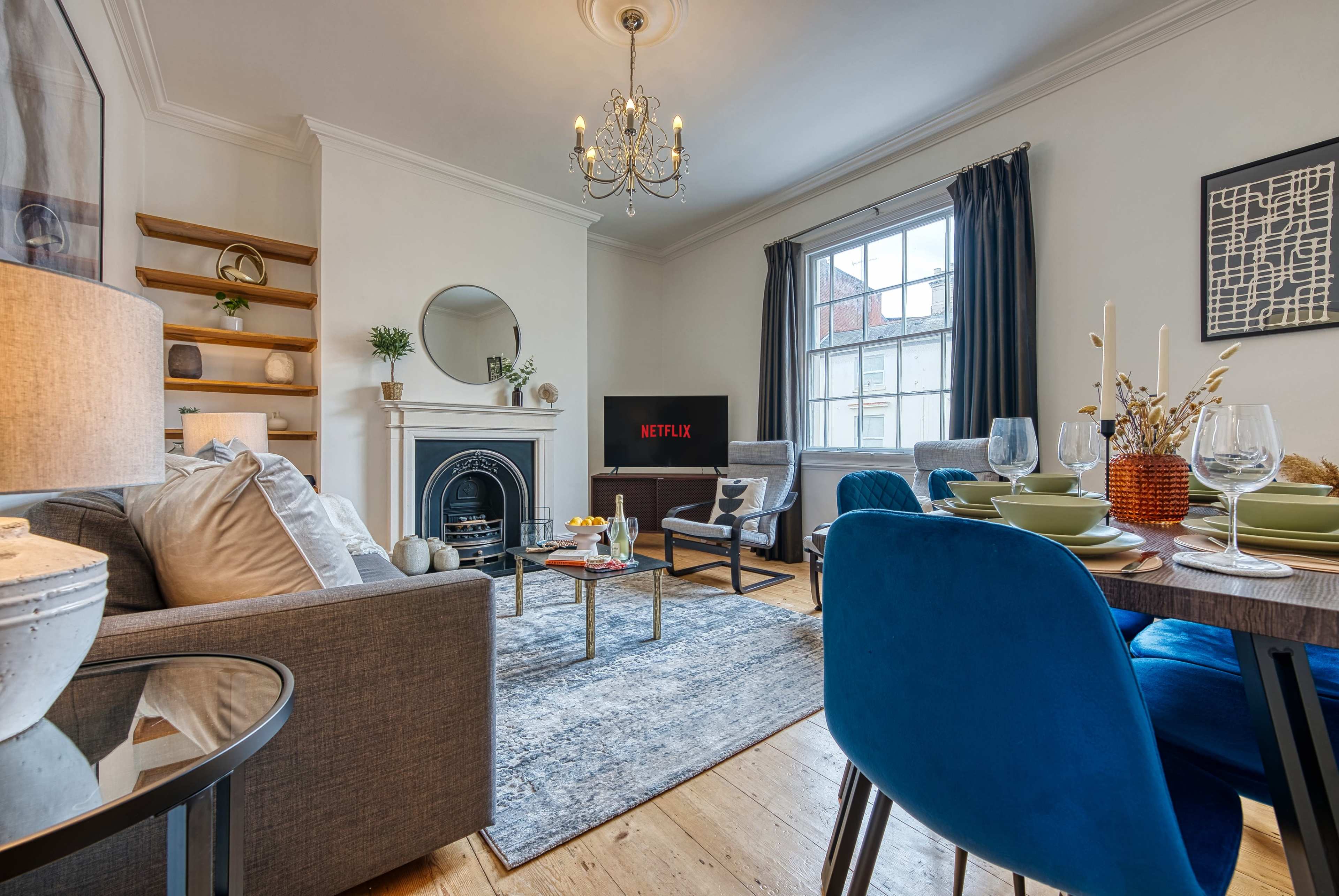 Oxford  Terrace Stunning 2-BR Flat, Near Ocean Village Image in Southampton City Centre, Southampton, ENG