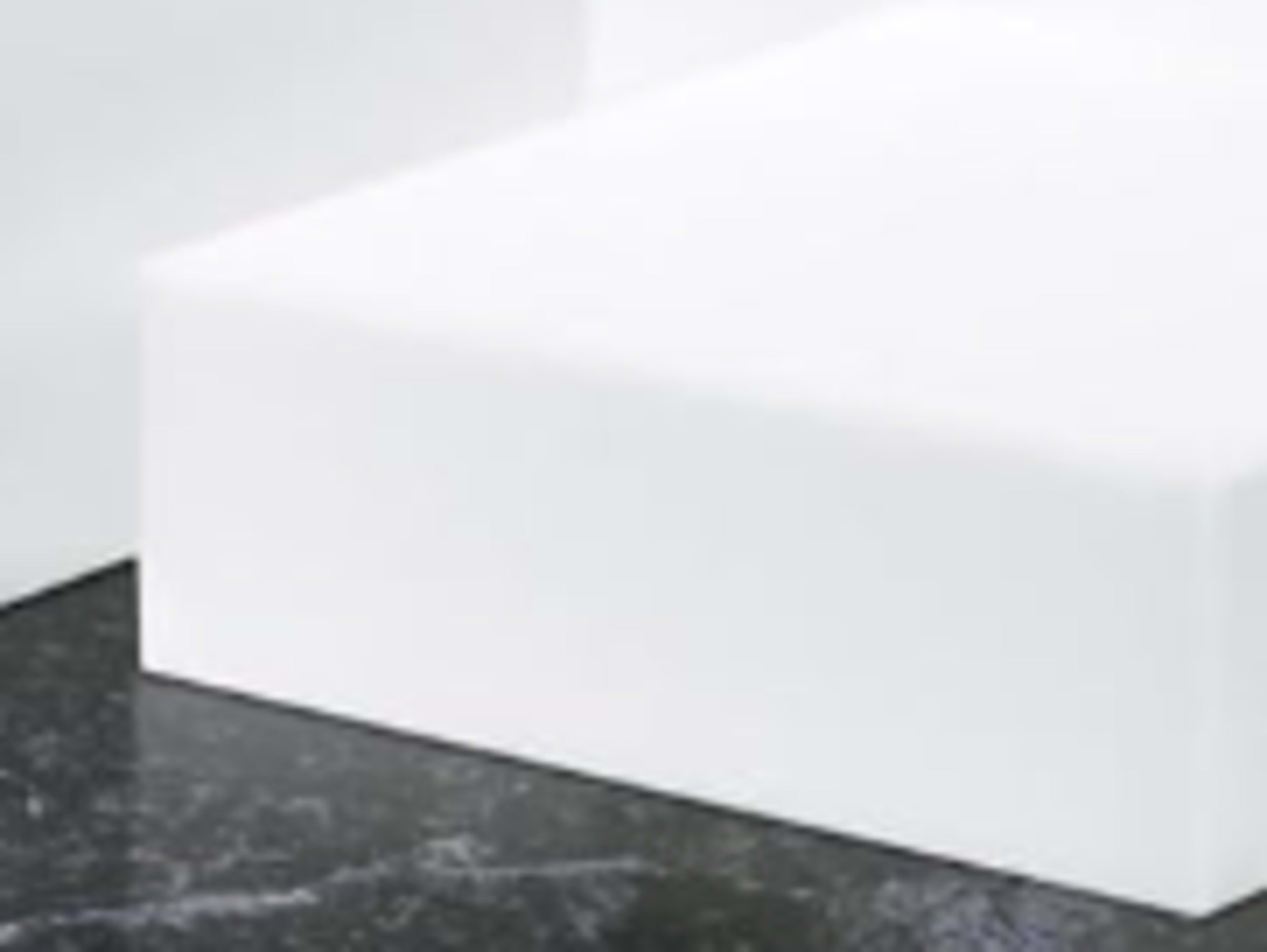 Low White posing box