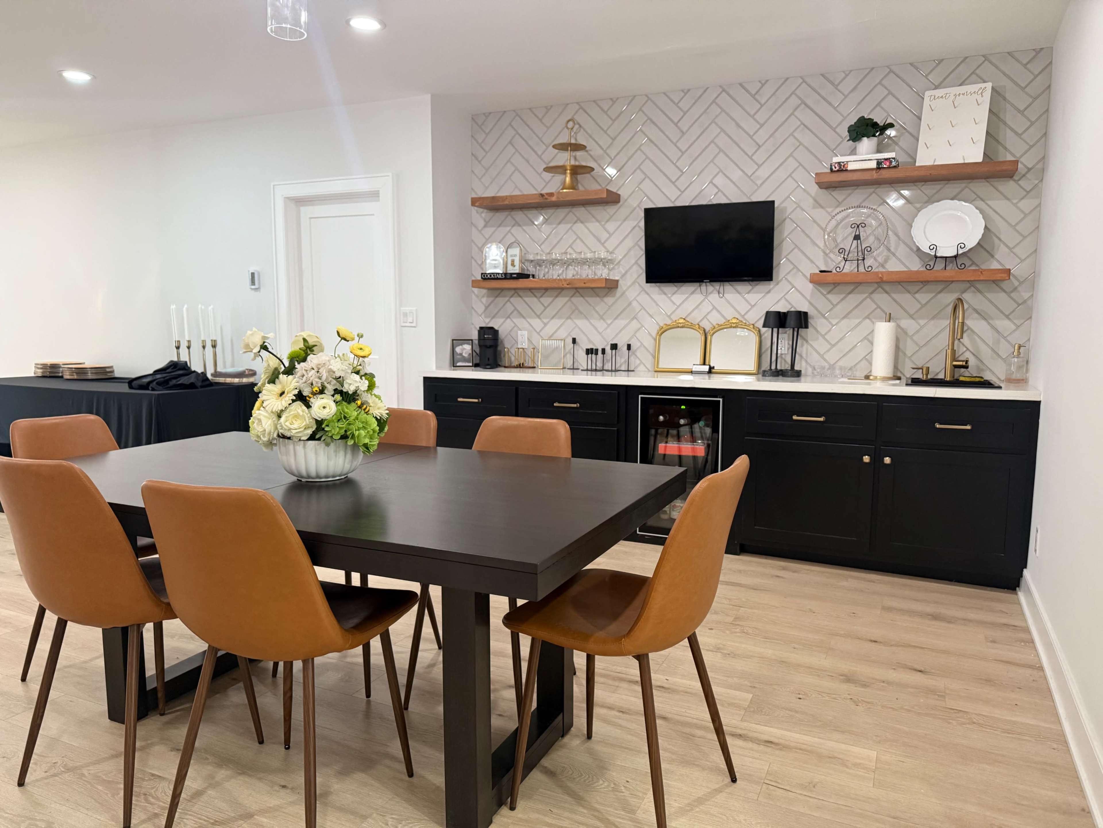 Up to 30 people space for intimate gatherings. Image in Hempstead, Baldwin, NY