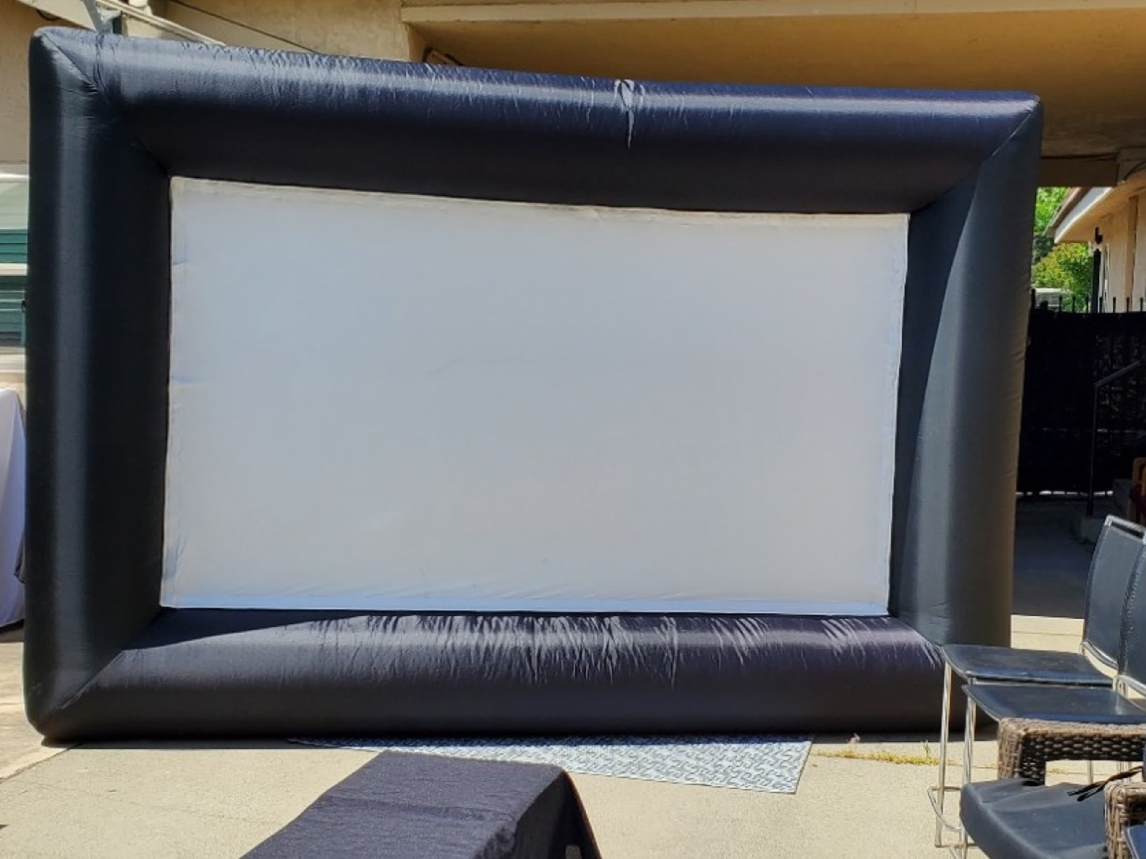 Inflatable Projector Screen and Projector 