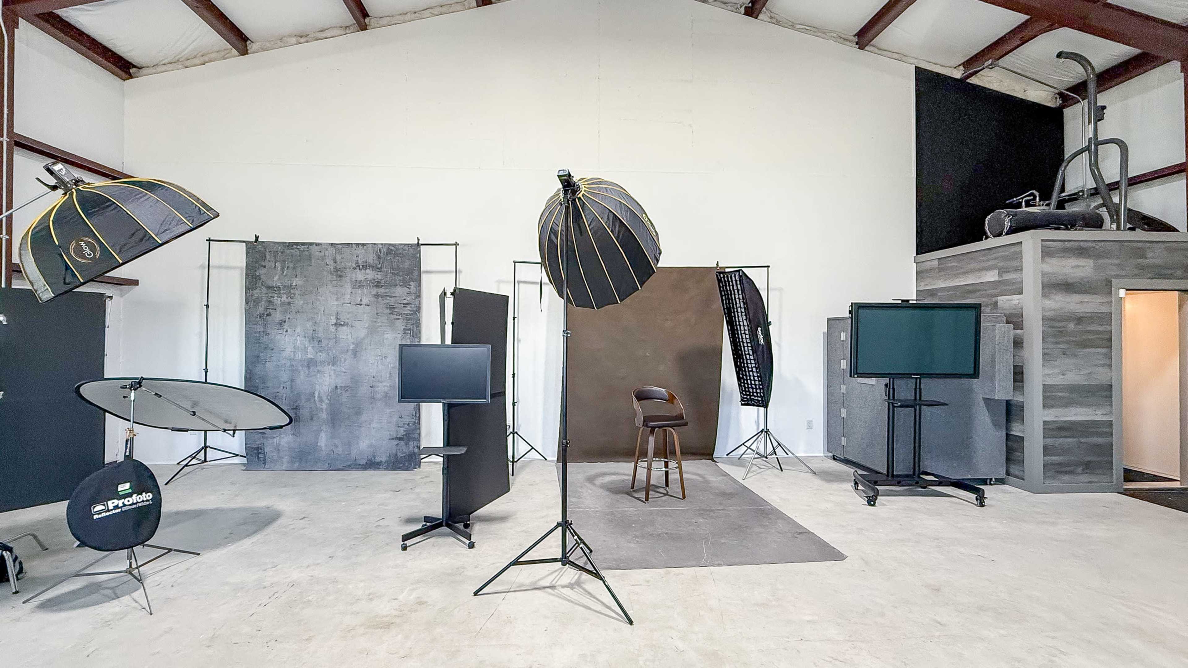 1,000 sq. ft. Photo Studio, Bright & Adaptable Image in Buda, Buda, TX