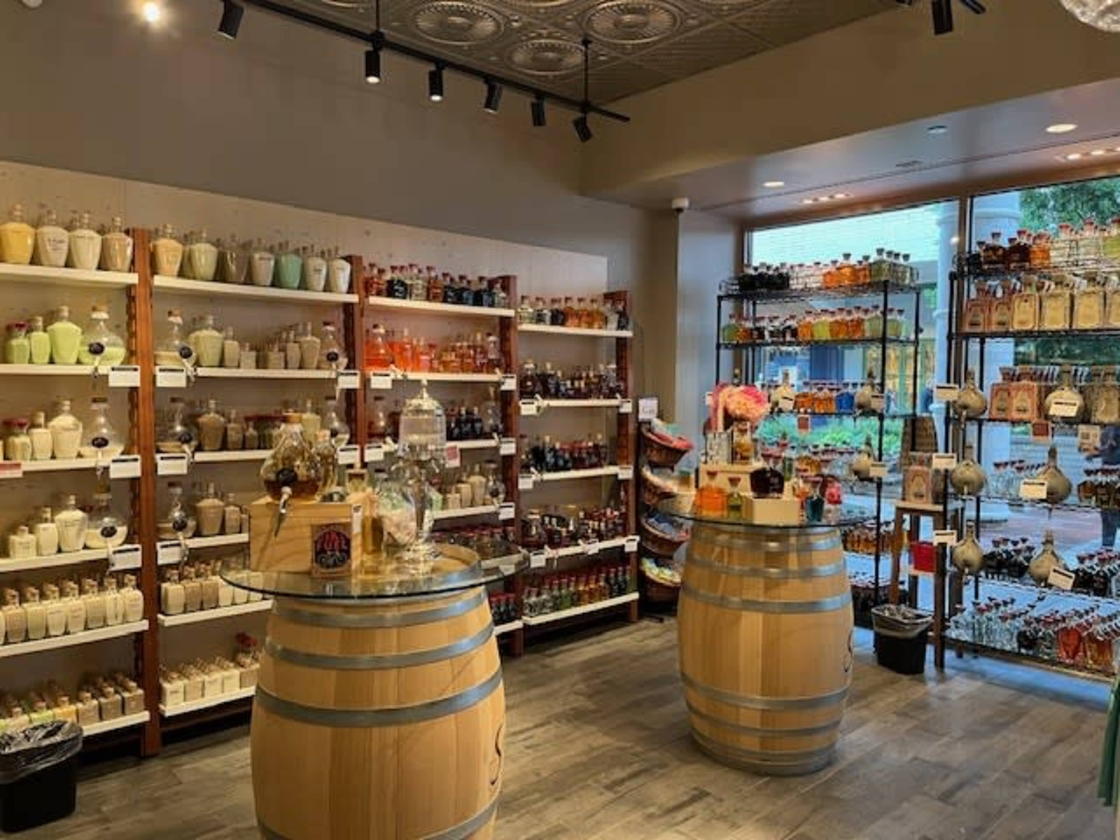 Storefront with Tasting Experience - Oakbrook Image in York Township, Oak Brook, IL