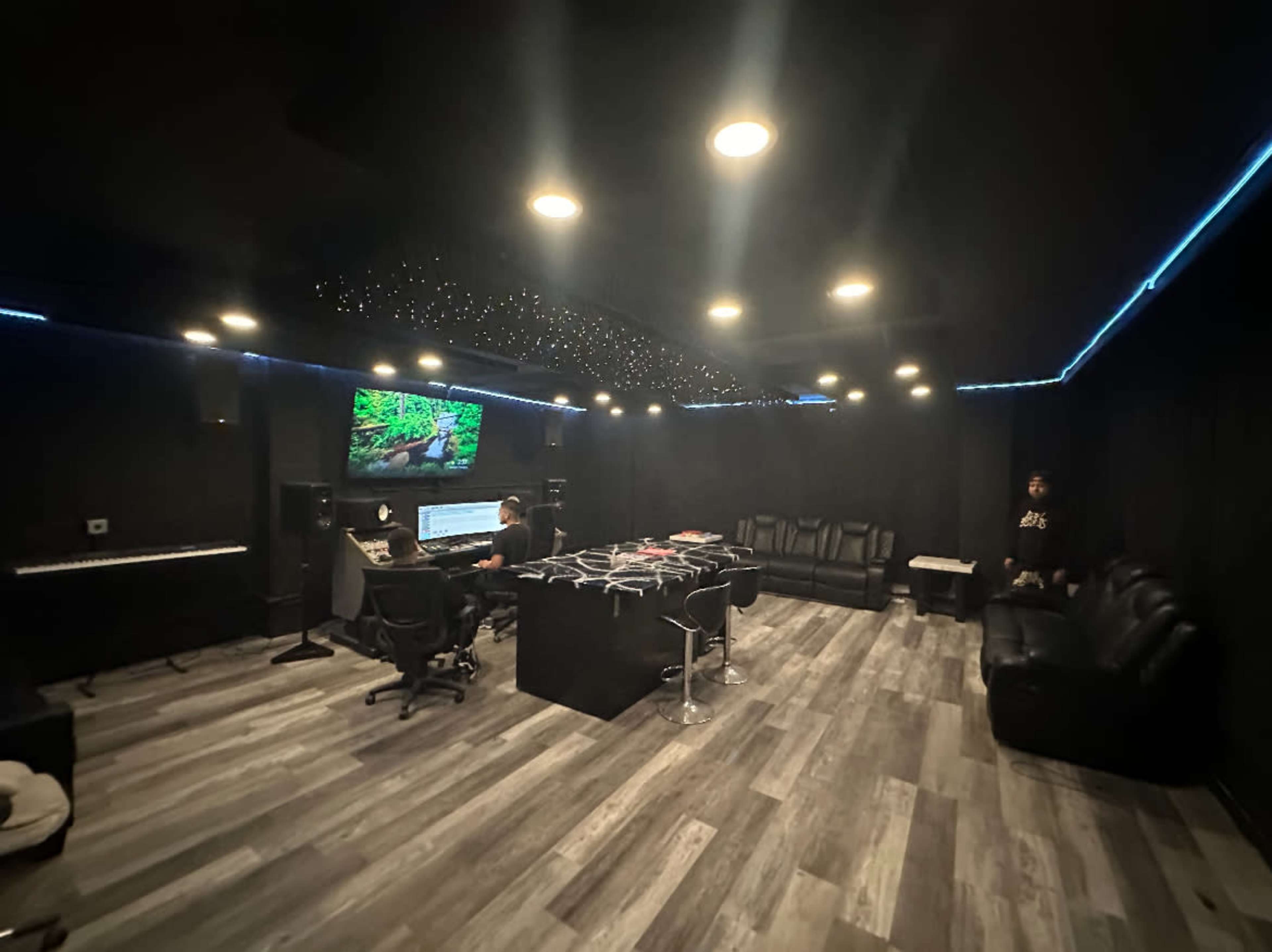 Spacious Luxury Recording Studio with top equipment Image in Central LA, Los Angeles, CA