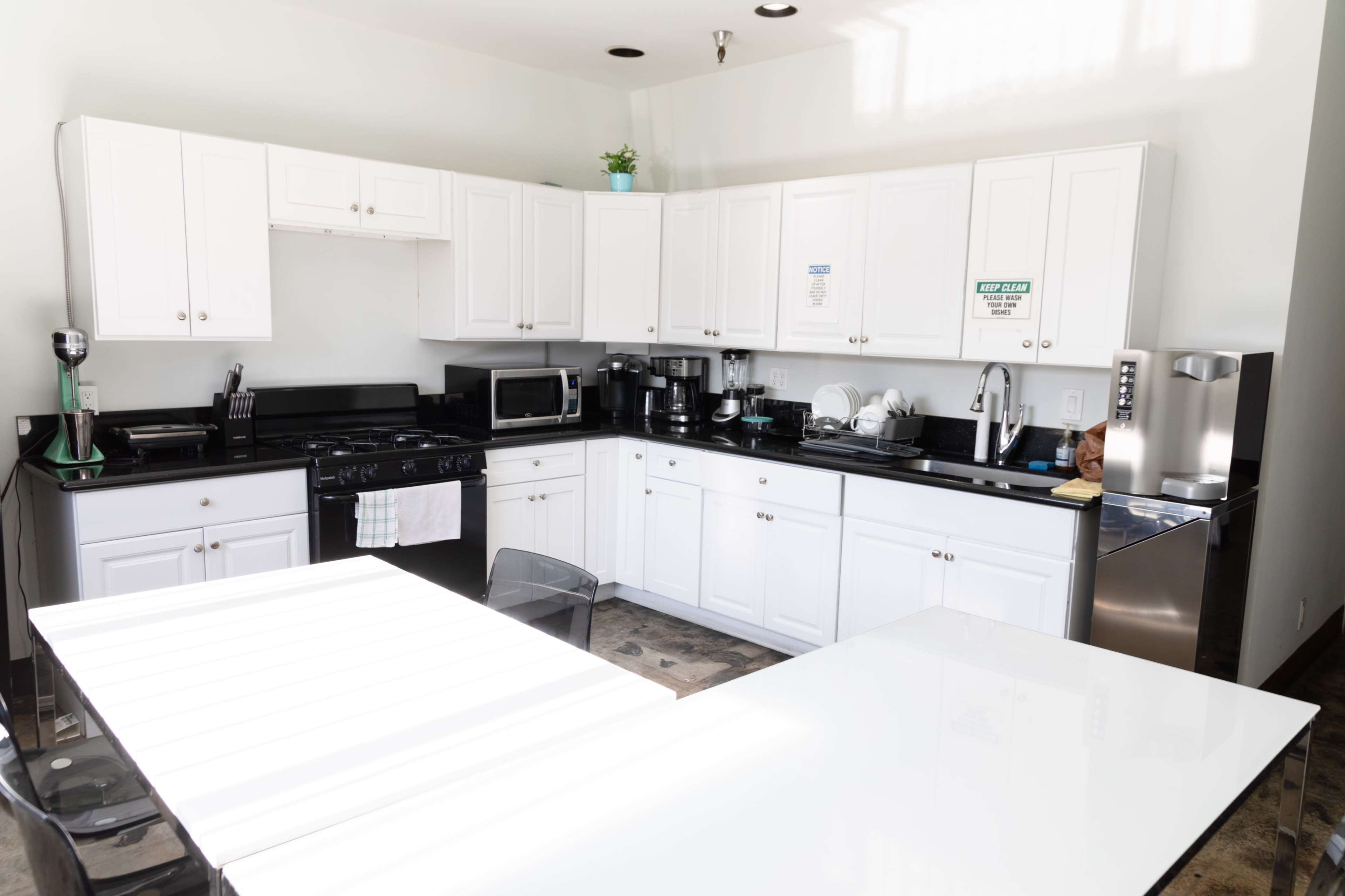 Fully-Equipped Spacious Photo & Video Studio with Pre-lit Cyc in Downtown LA Image in Central LA, Los Angeles, CA