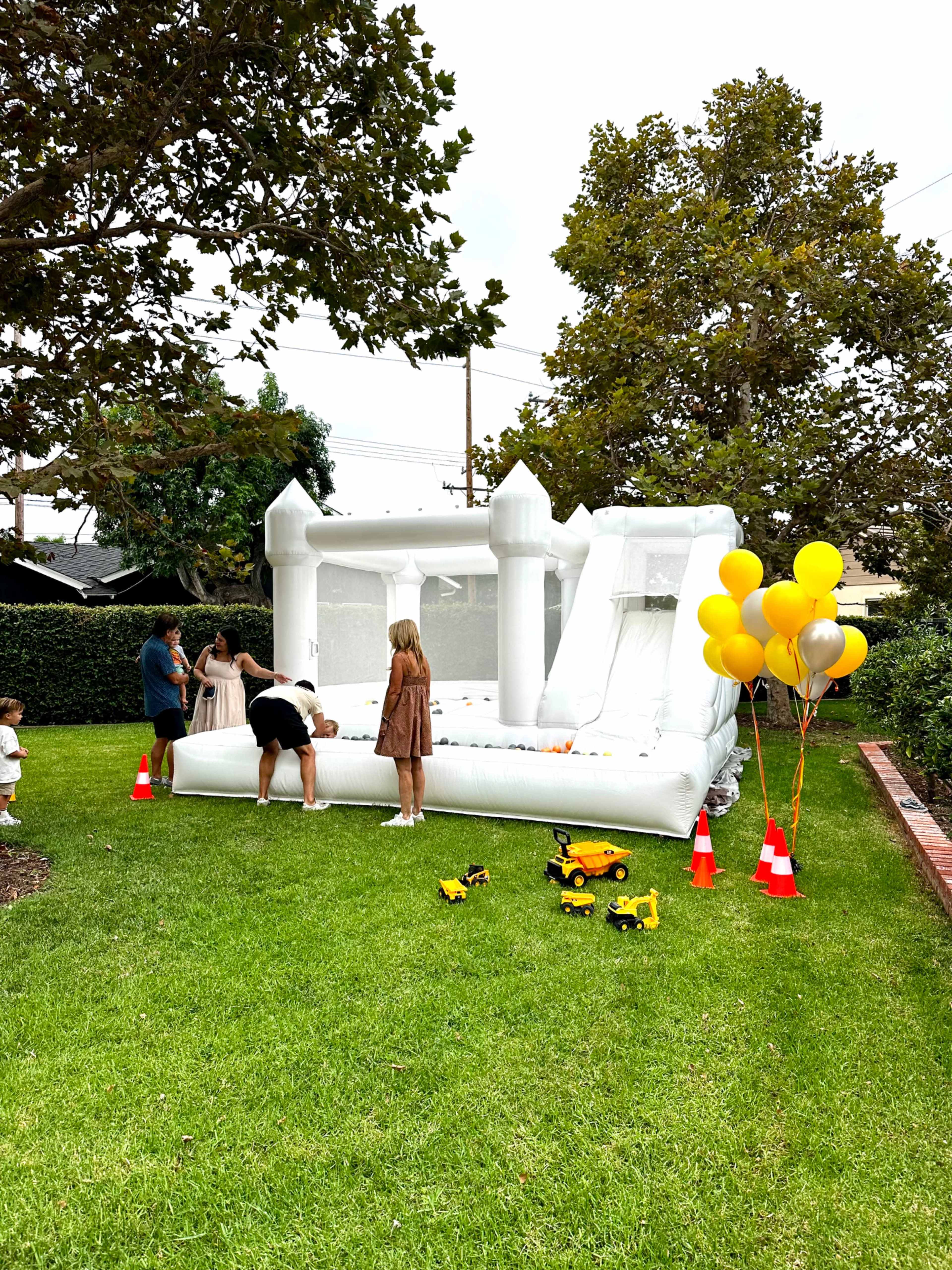 That perfect quaint white house for your photoshoots, backyard weddings, or parties Image in North Tustin, Santa Ana, CA, CA