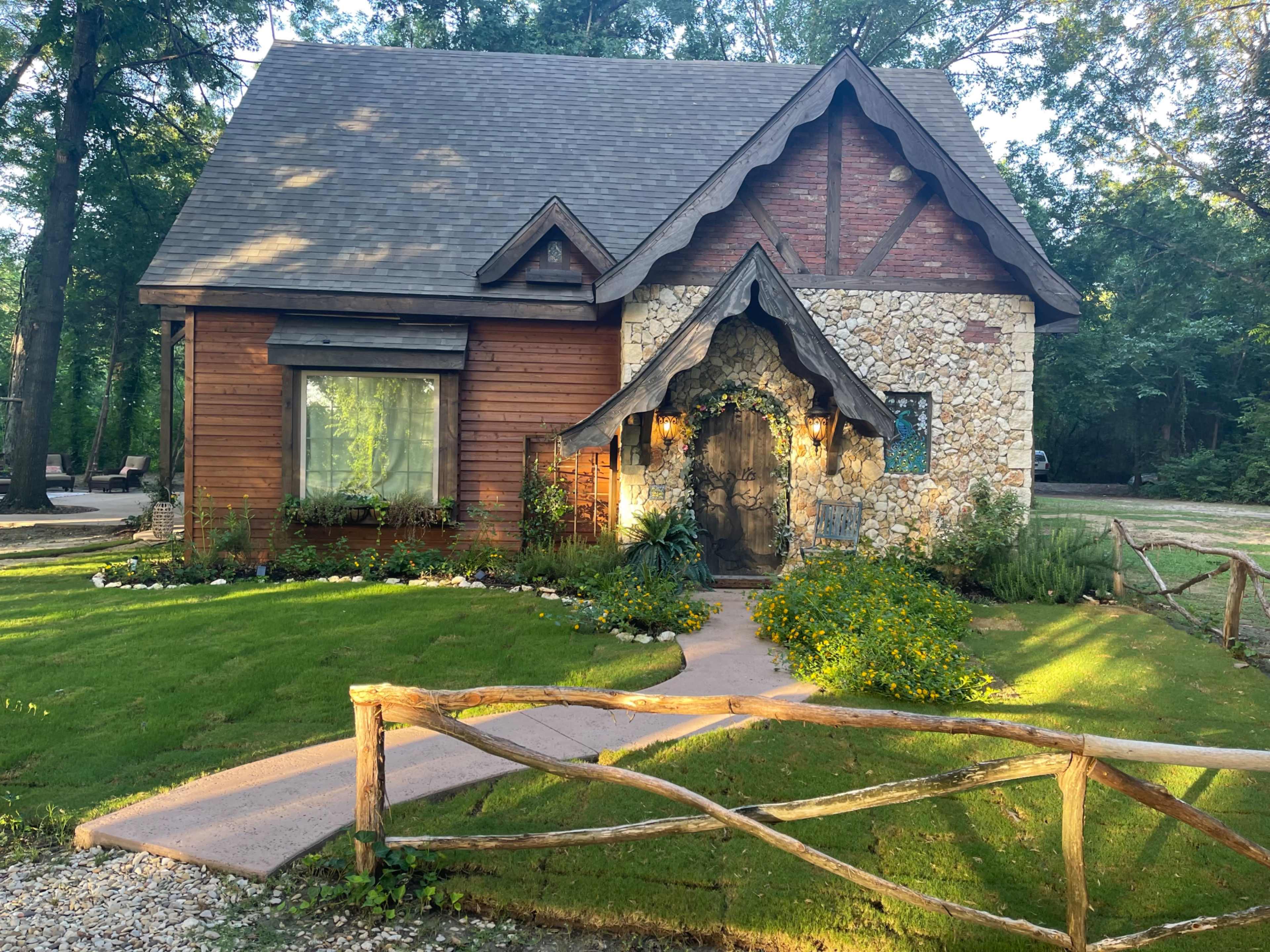 Cottage Nestled in the Woods Image in Chilton, Chilton, TX