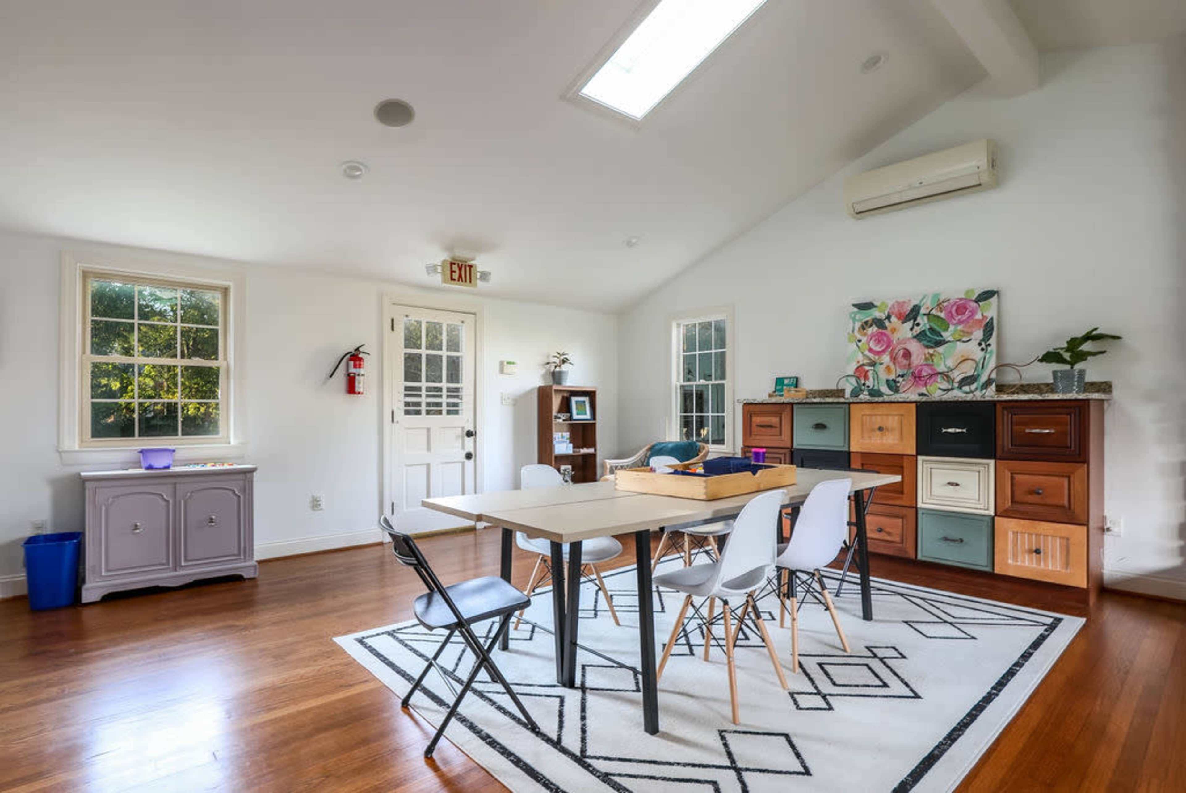 Stunning Multi-Level Property Image in Greensboro, Greensboro, NC