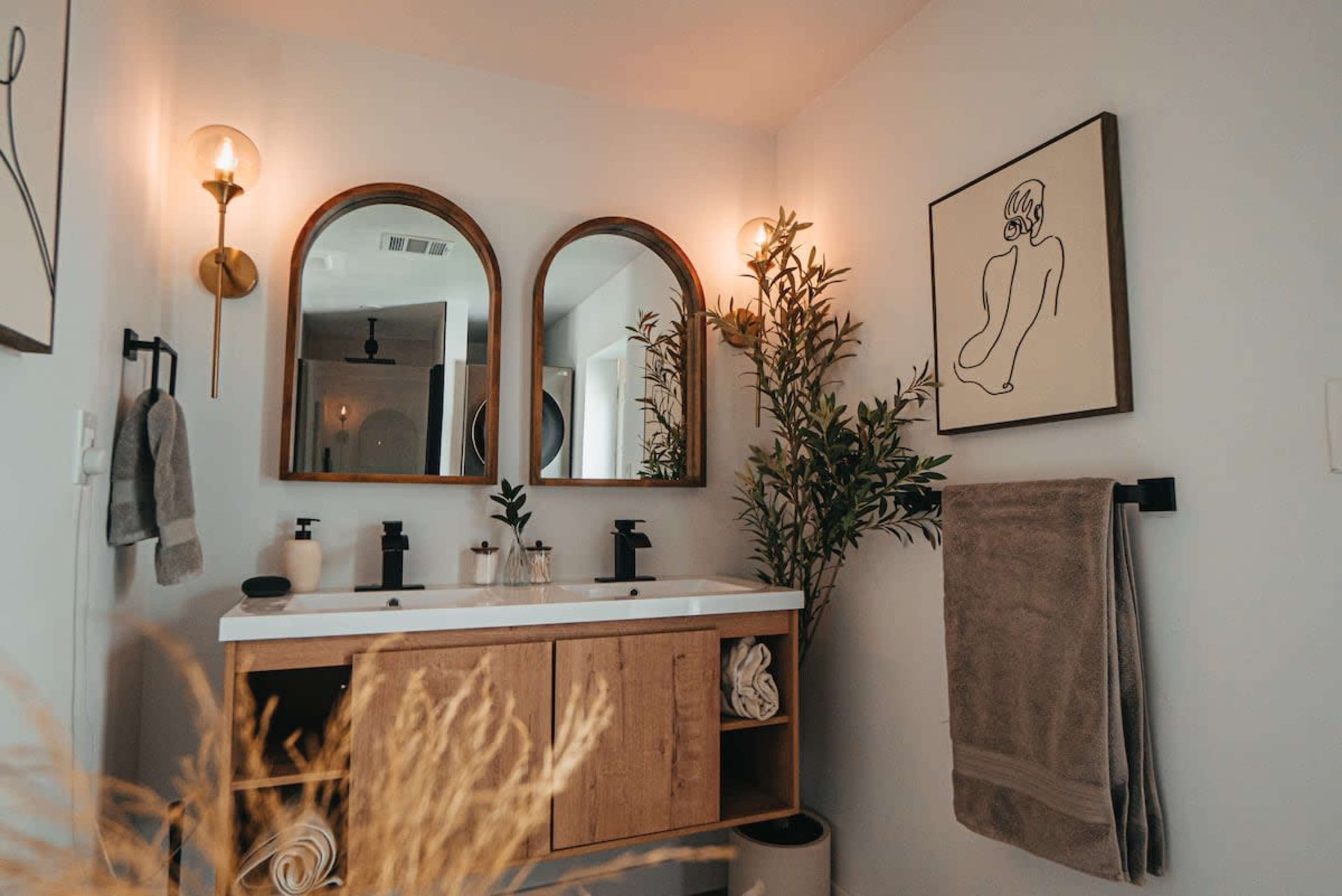 Modern Luxury Home with nice Design - Kitchen, Pool, Backyard Image in Jungle Terrace, St Petersburg, FL