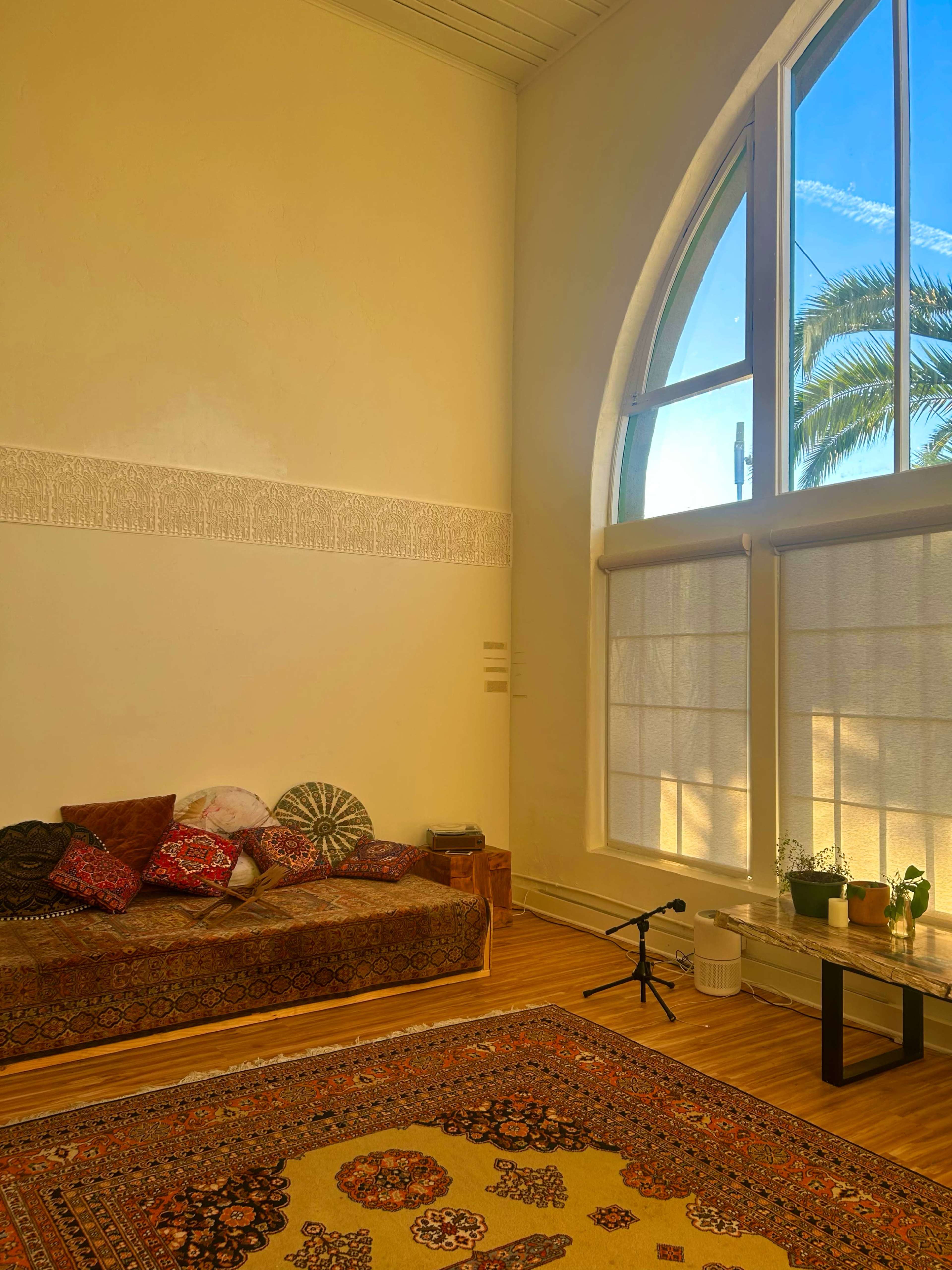 Creative Oasis w/ Warm Vibes, Huge Windows & Golden Light Image in Westlake, Los Angeles, CA