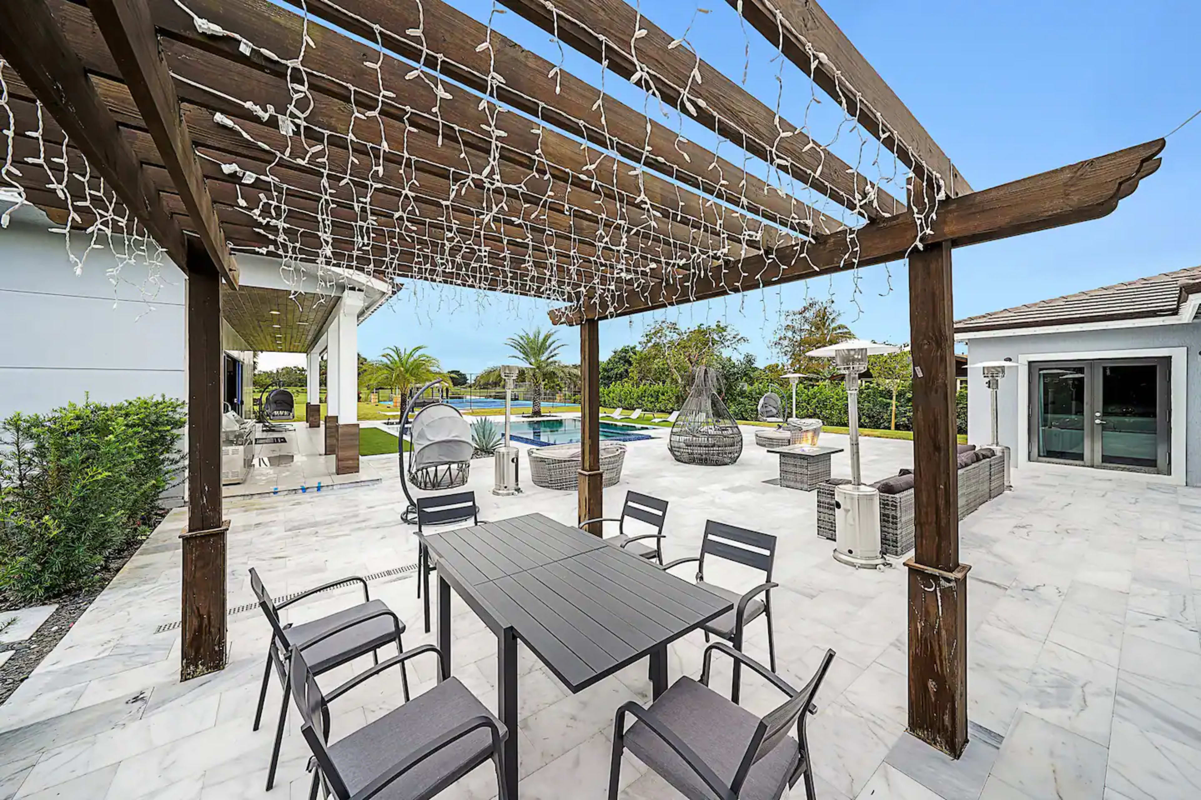 Exclusive Fort Lauderdale Luxury Backyard Oasis Image in Plantation, Plantation, FL