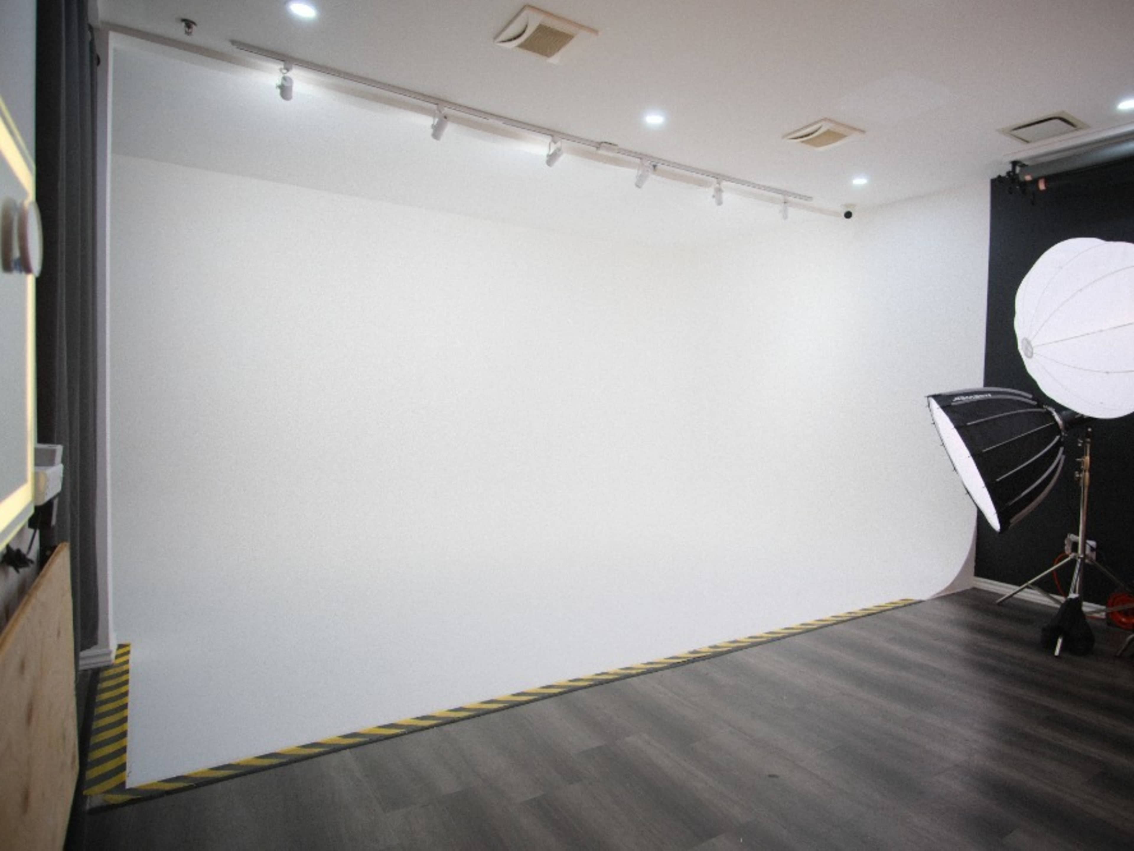 Rush Painted Cyclorama Wall - 12hr minimum req.
