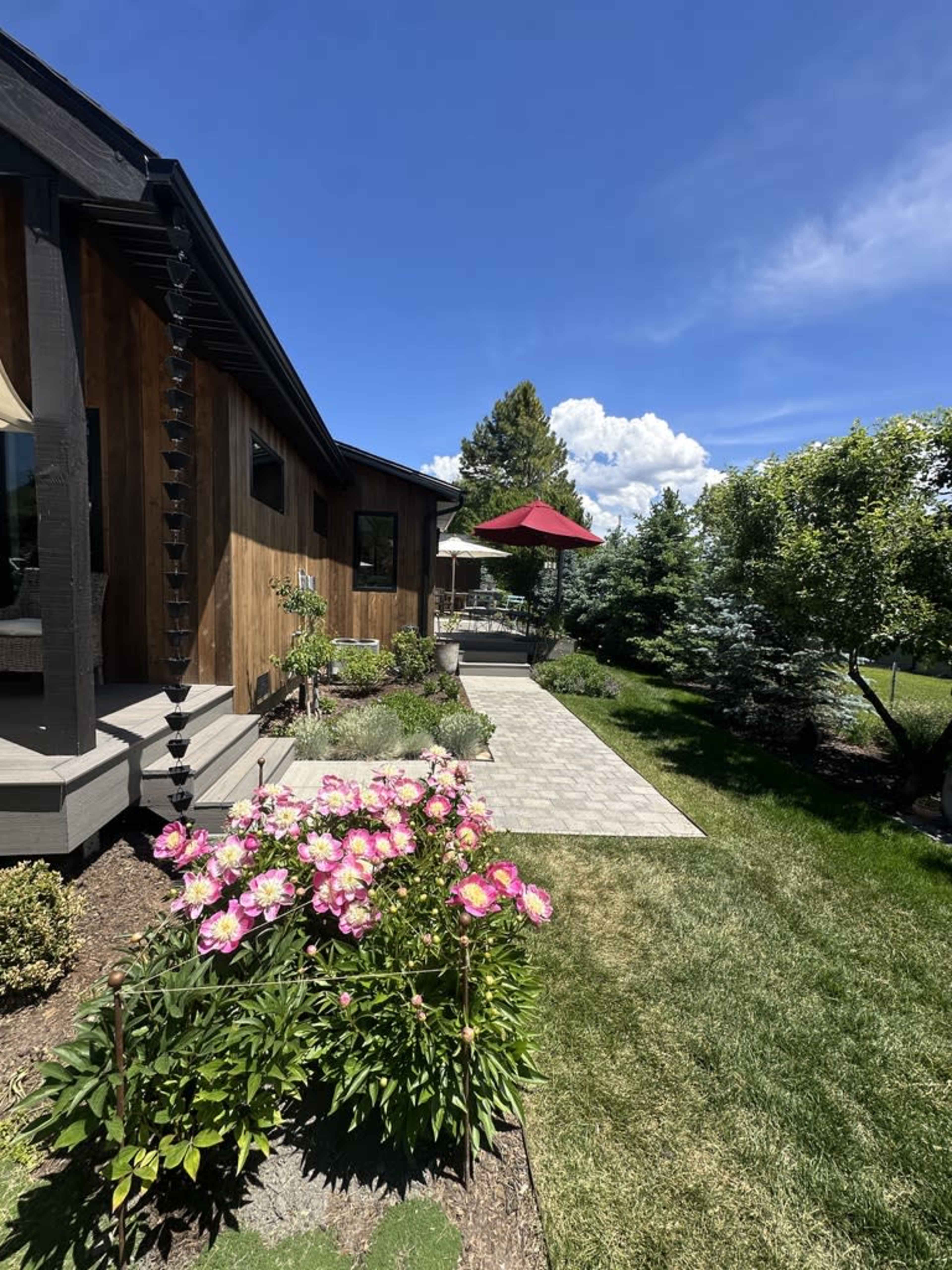 Charming Mountain Home With Modern And Rustic Touches Throughout The Property. Exterior Garden And Deck Have A European Aesthetic Image in Midway, Midway, UT