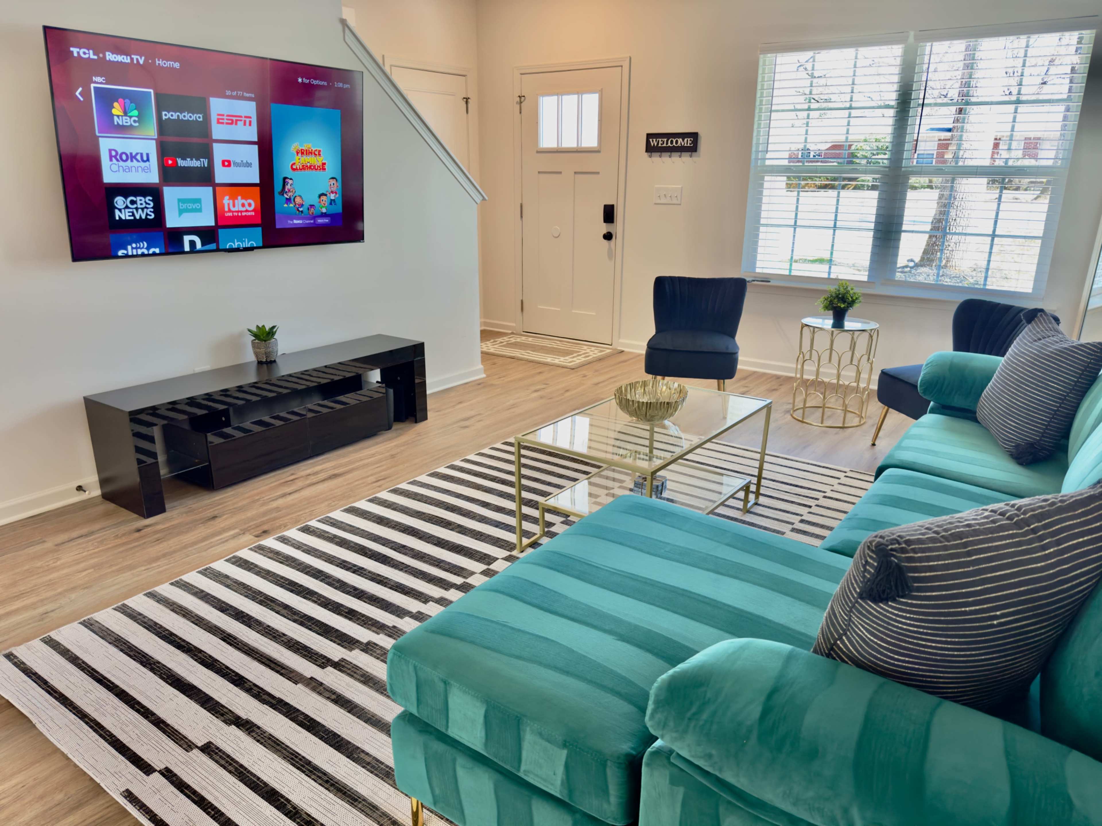 Stylish Modern Home with Open Layout & Stunning Natural Light Image in Toddville Road, Charlotte, NC