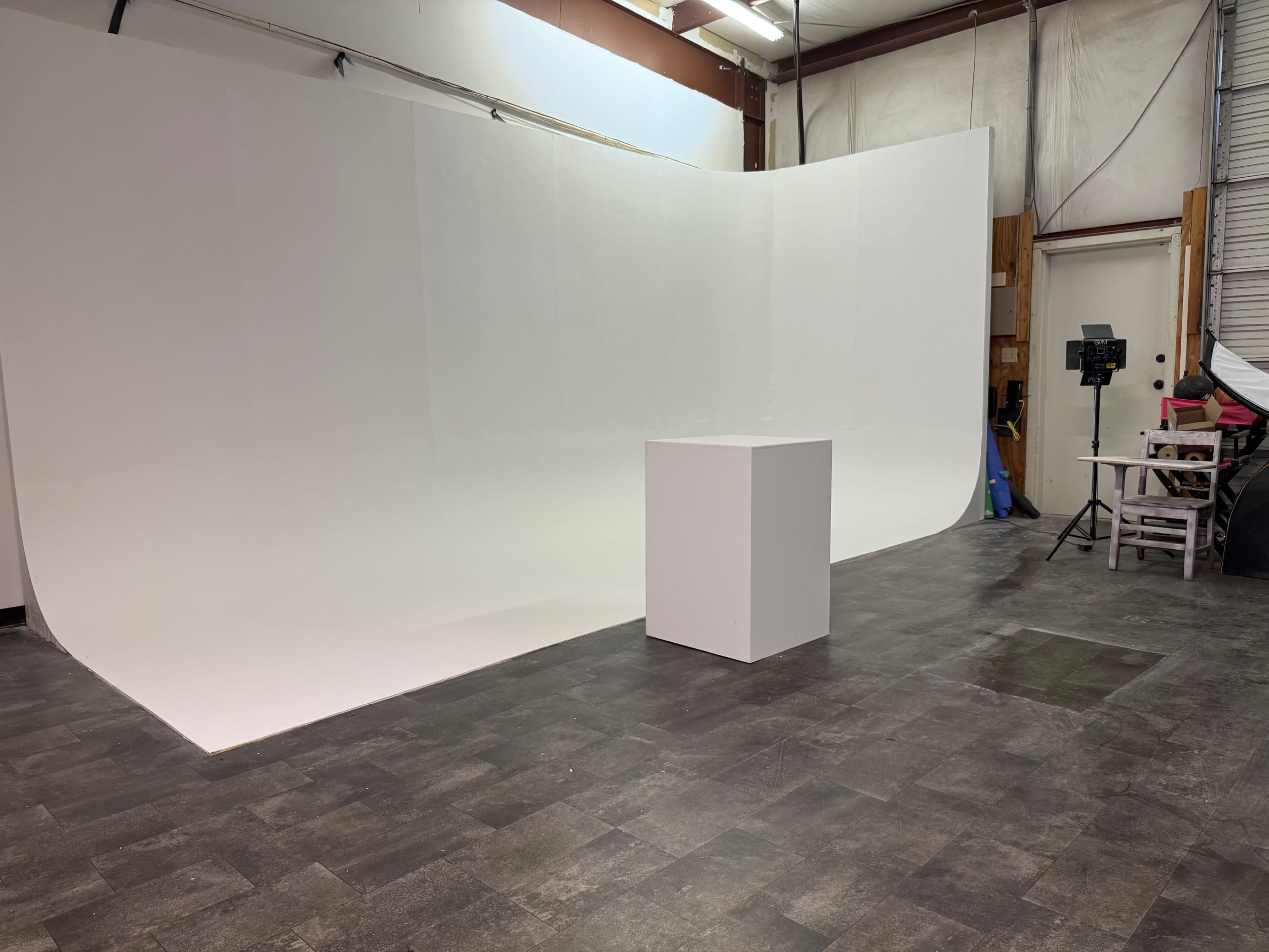 Sleek Studio w/Cyc Wall Image in , Florence, SC