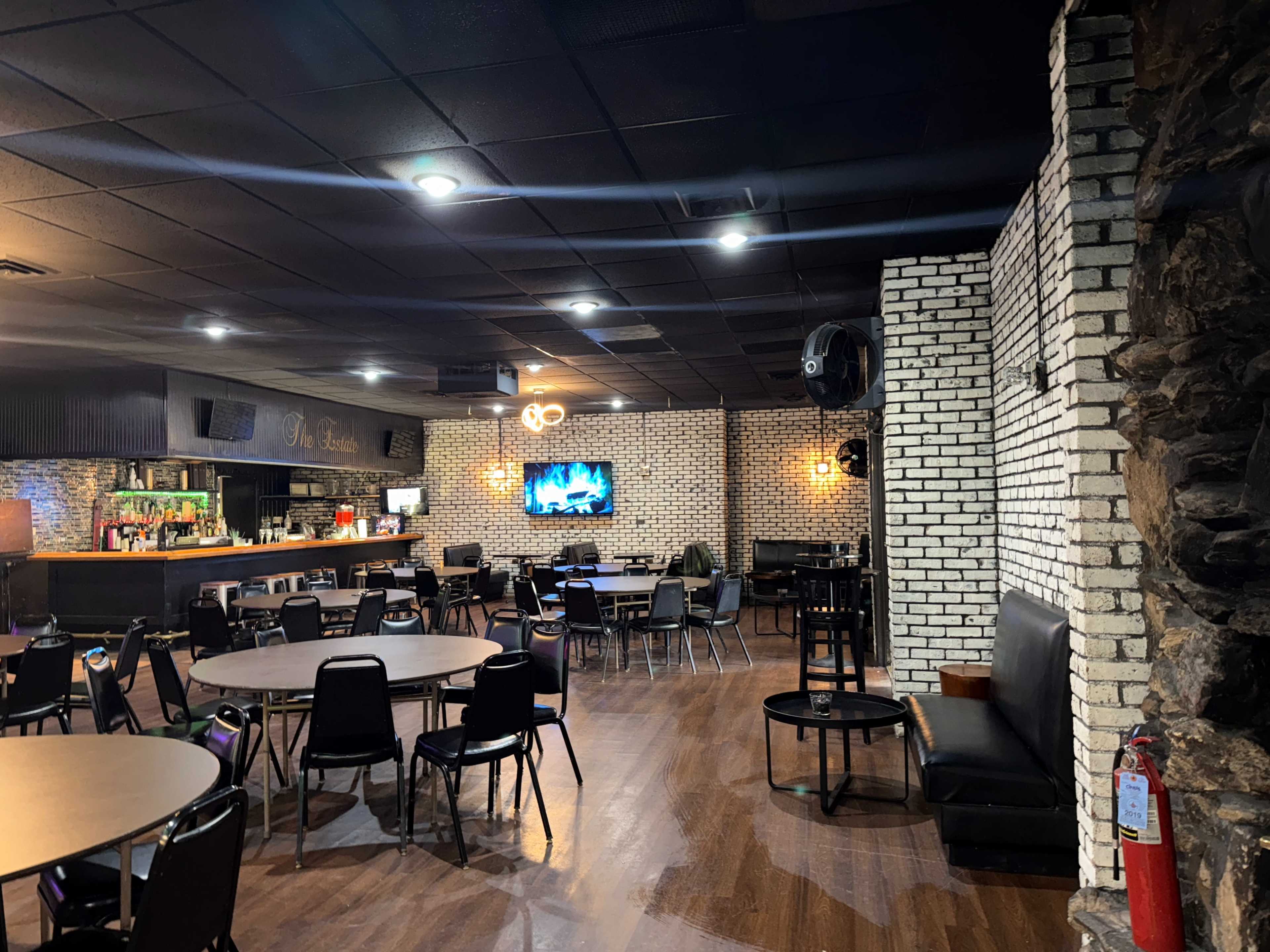 Beautiful Event Venue with Exposed Brick Image in Lyons Township, Justice, IL