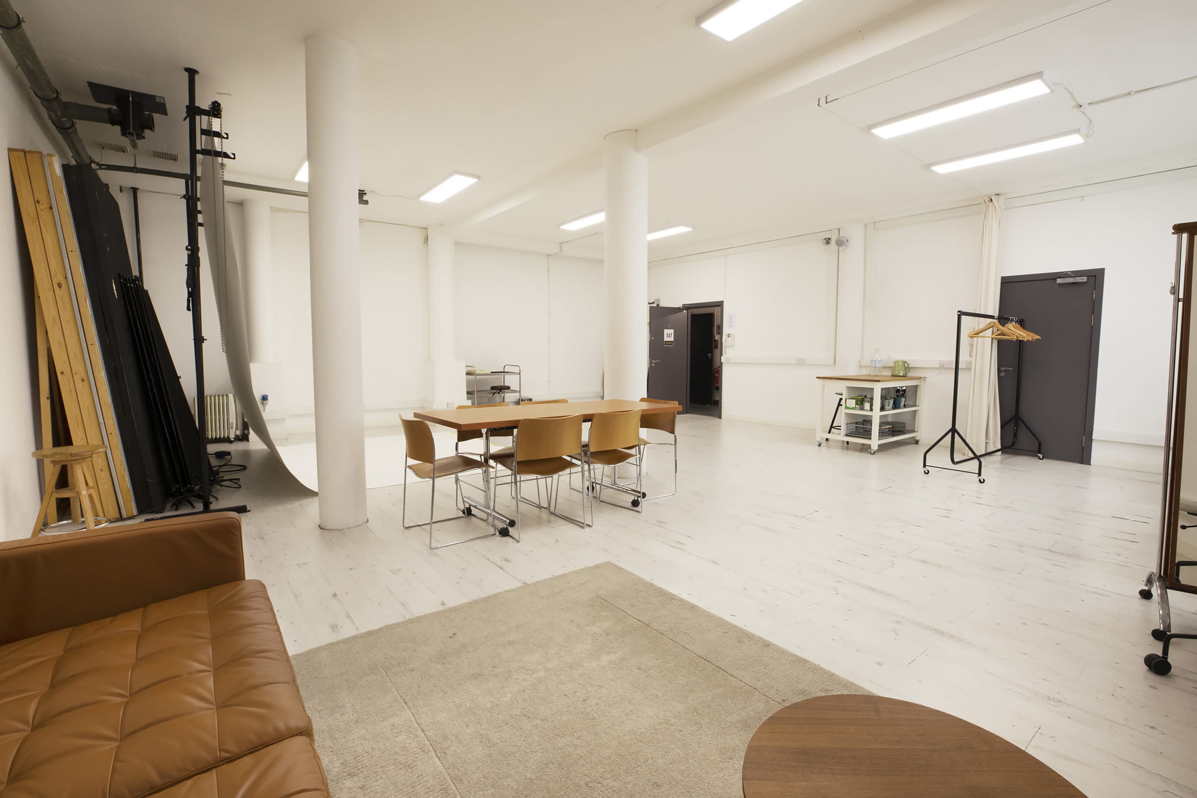 880 sq Ft Studio With White, Black, Grey, Chroma Green and more Colour Backdrops Image in Kentish Town, London, ENG