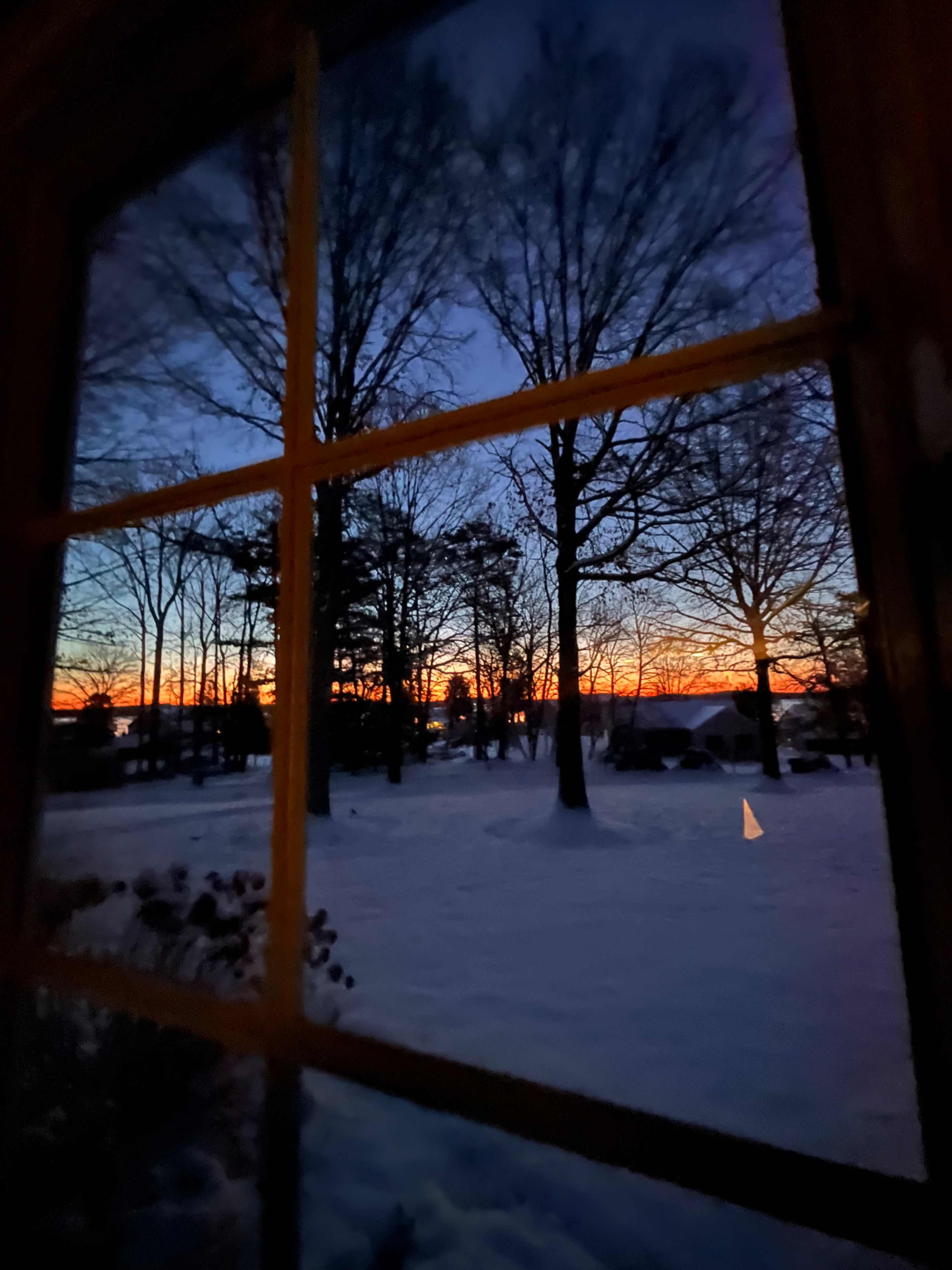 Scenic Sunrise Retreat with Floor-to-Ceiling Windows, Perfect for Gatherings, Micro Events, Shoots, and Workshops Image in , Perryville, MD