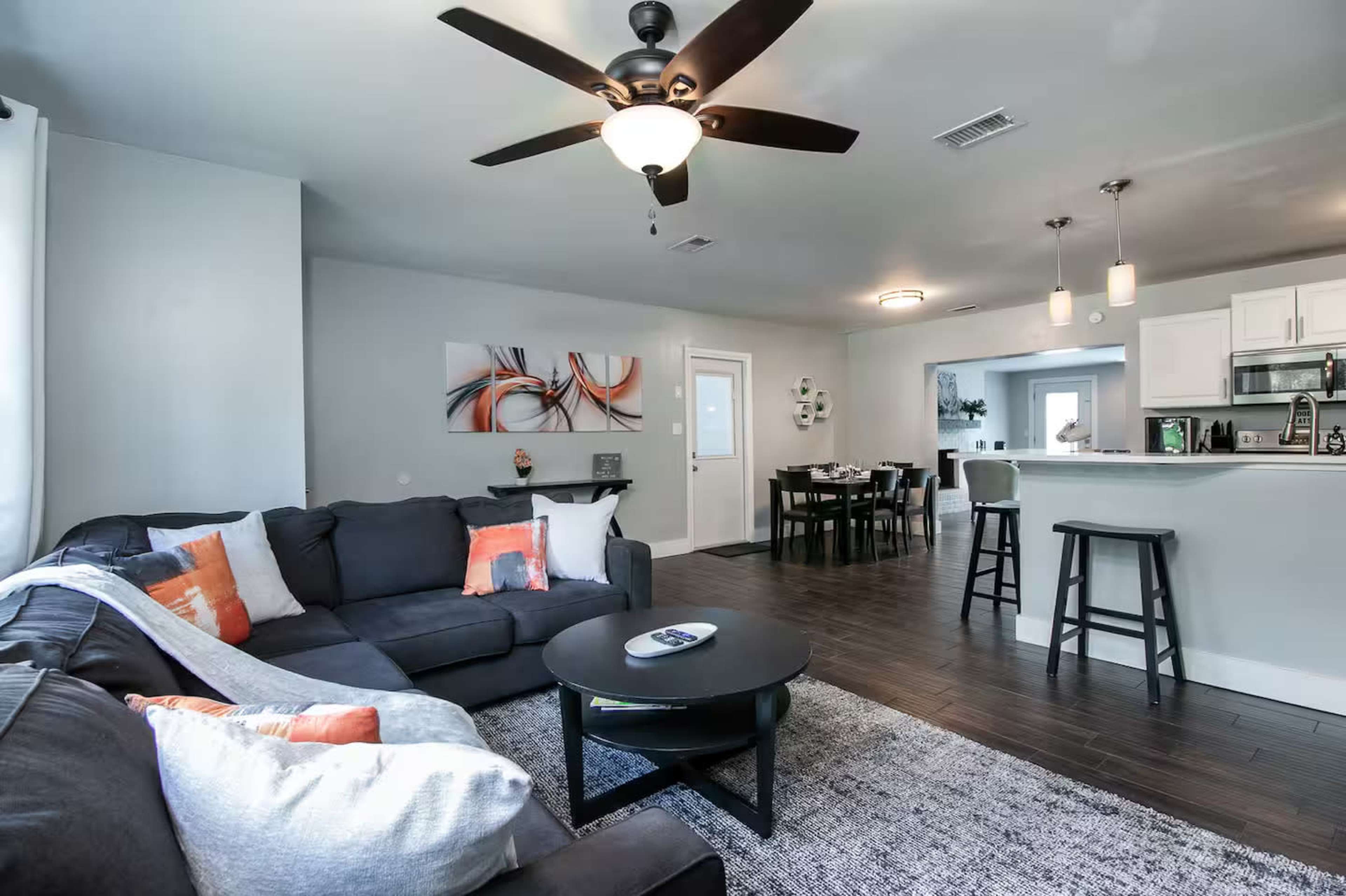 ~The Oasis House w/ New Salt Pool & Game Room| Close to Everything in Gainesville~ Image in Woodland Terrace, Gainesville, FL