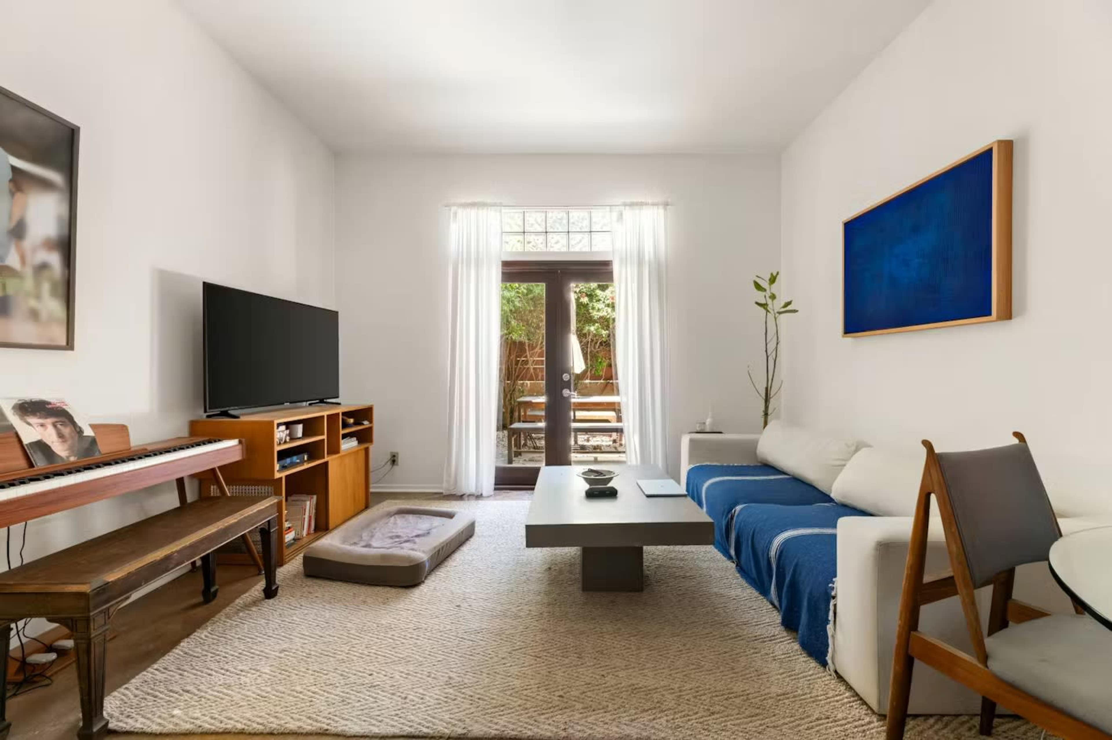 Airy Modern Duplex in Prime Venice with Private Backyard Image in Venice, Venice, CA