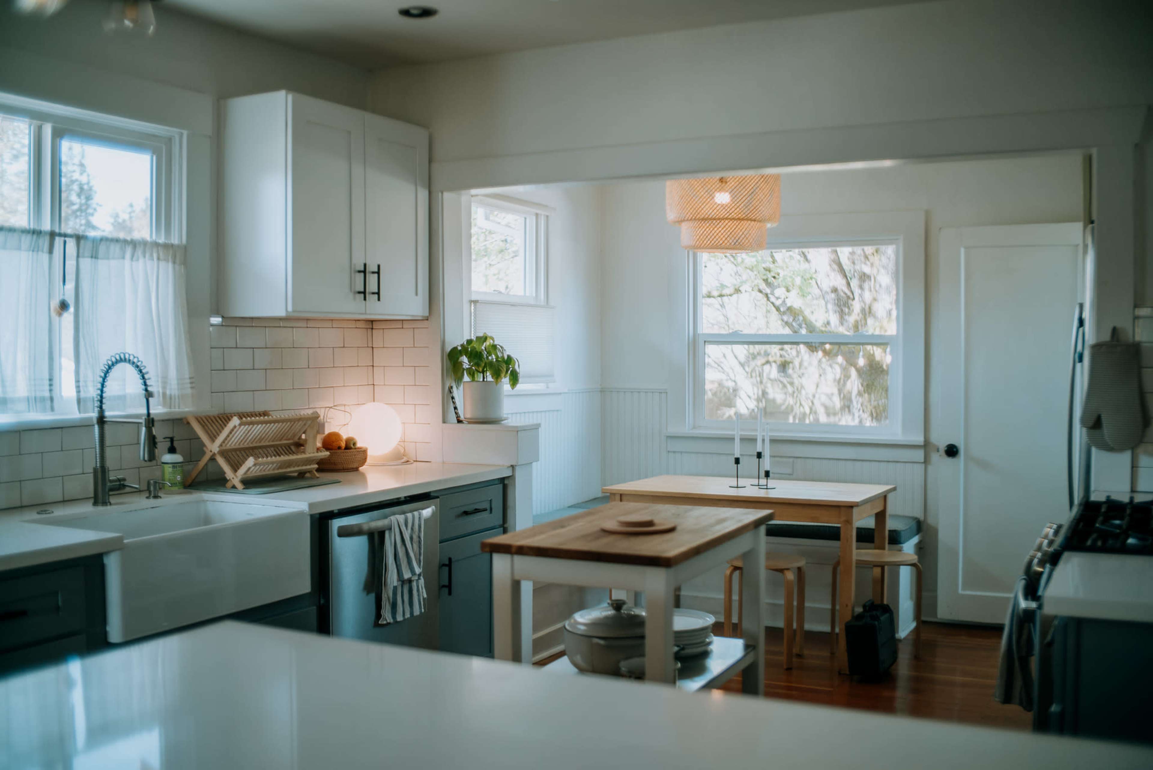 Modern Craftsman Kitchen with Cozy Dining Nook Image in Northeast Portland, Portland, OR