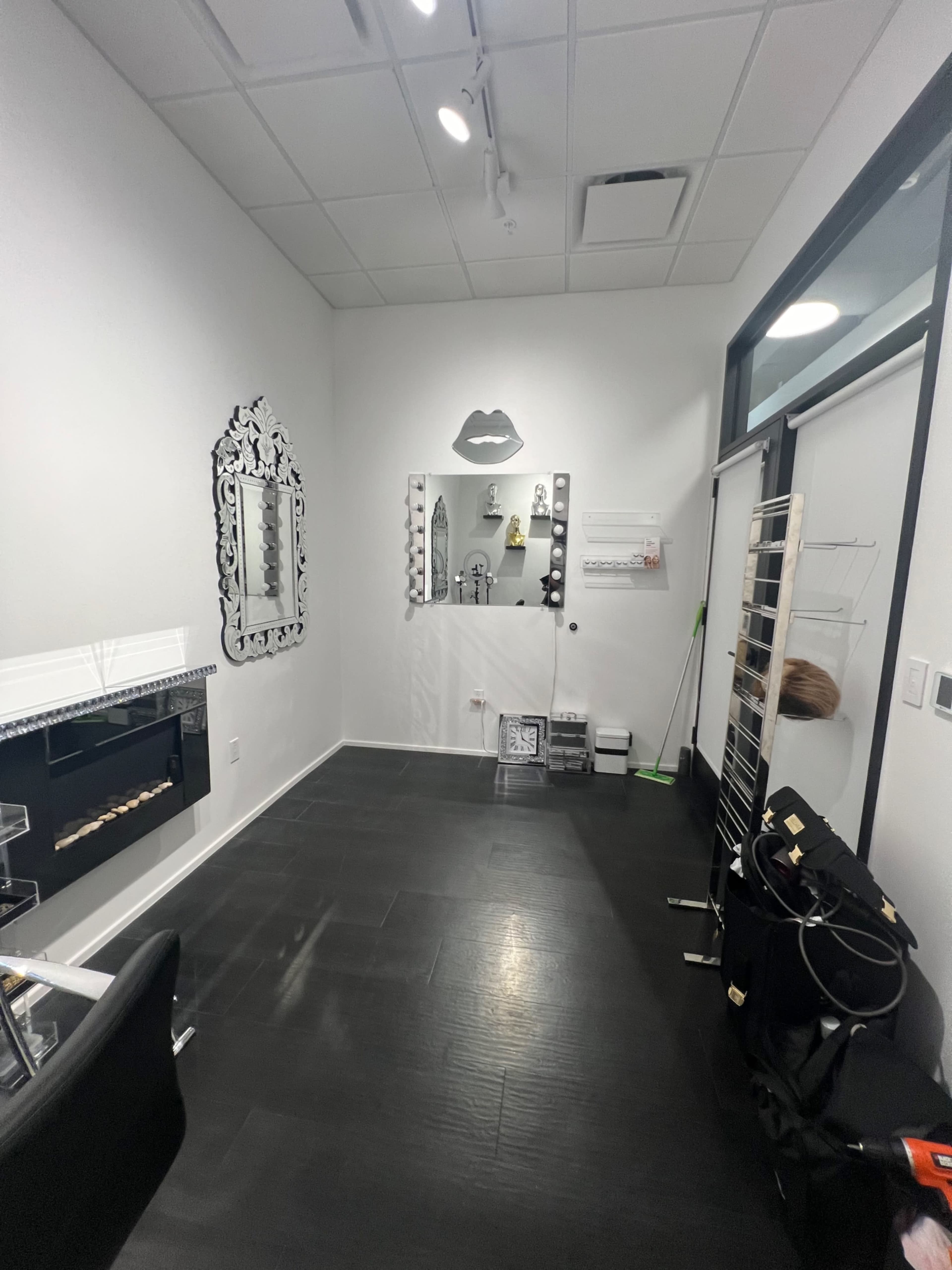 Luxury suite inside Salon Republic Image in Emeryville, Emeryville, CA