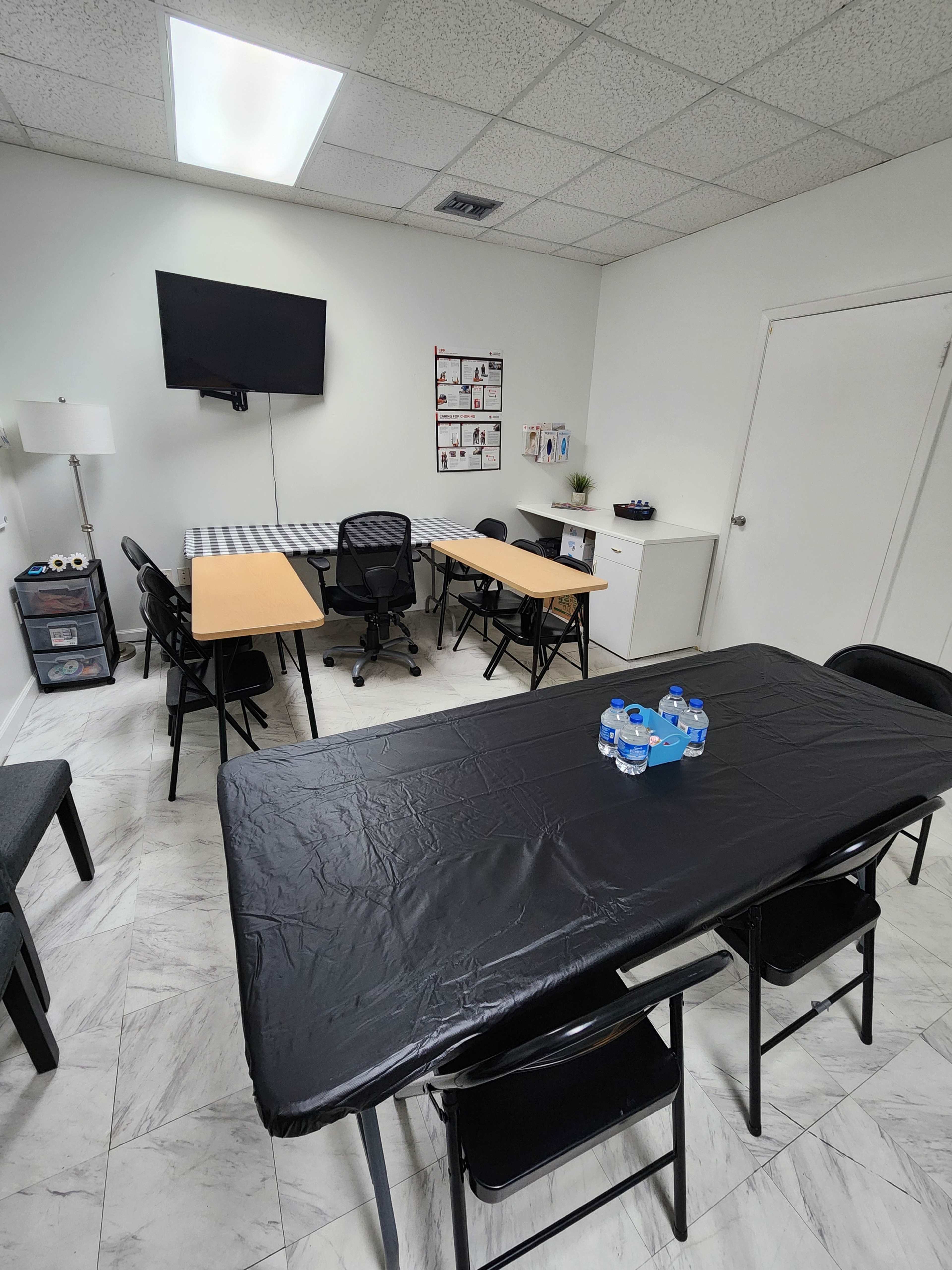 Classroom*Meeting*Party Space near USF Tampa Image in Temple Crest, TAMPA, FL