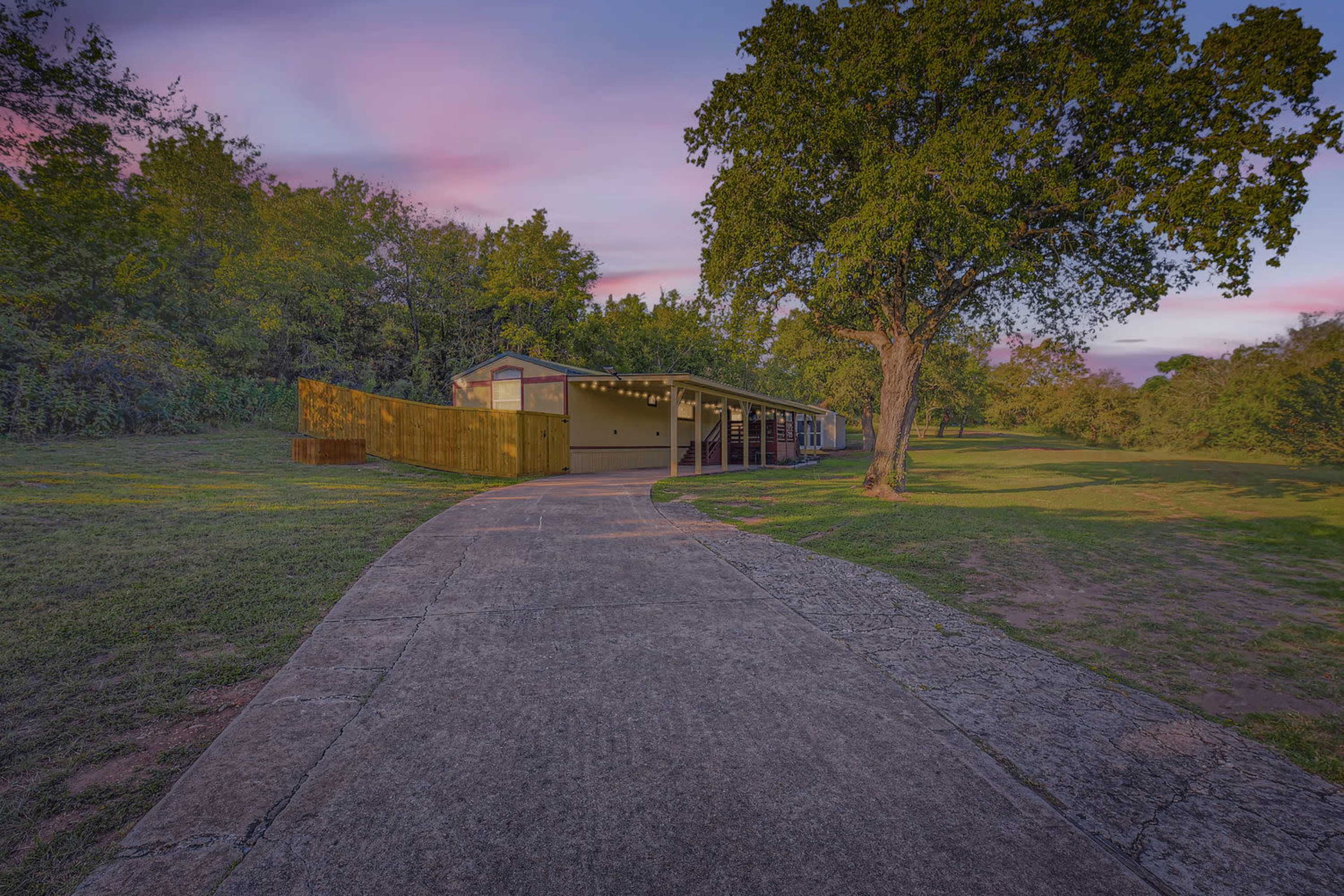 1000 Sq FT AC Flex Room with WiFi and 85 inch TV Image in , Spicewood, TX