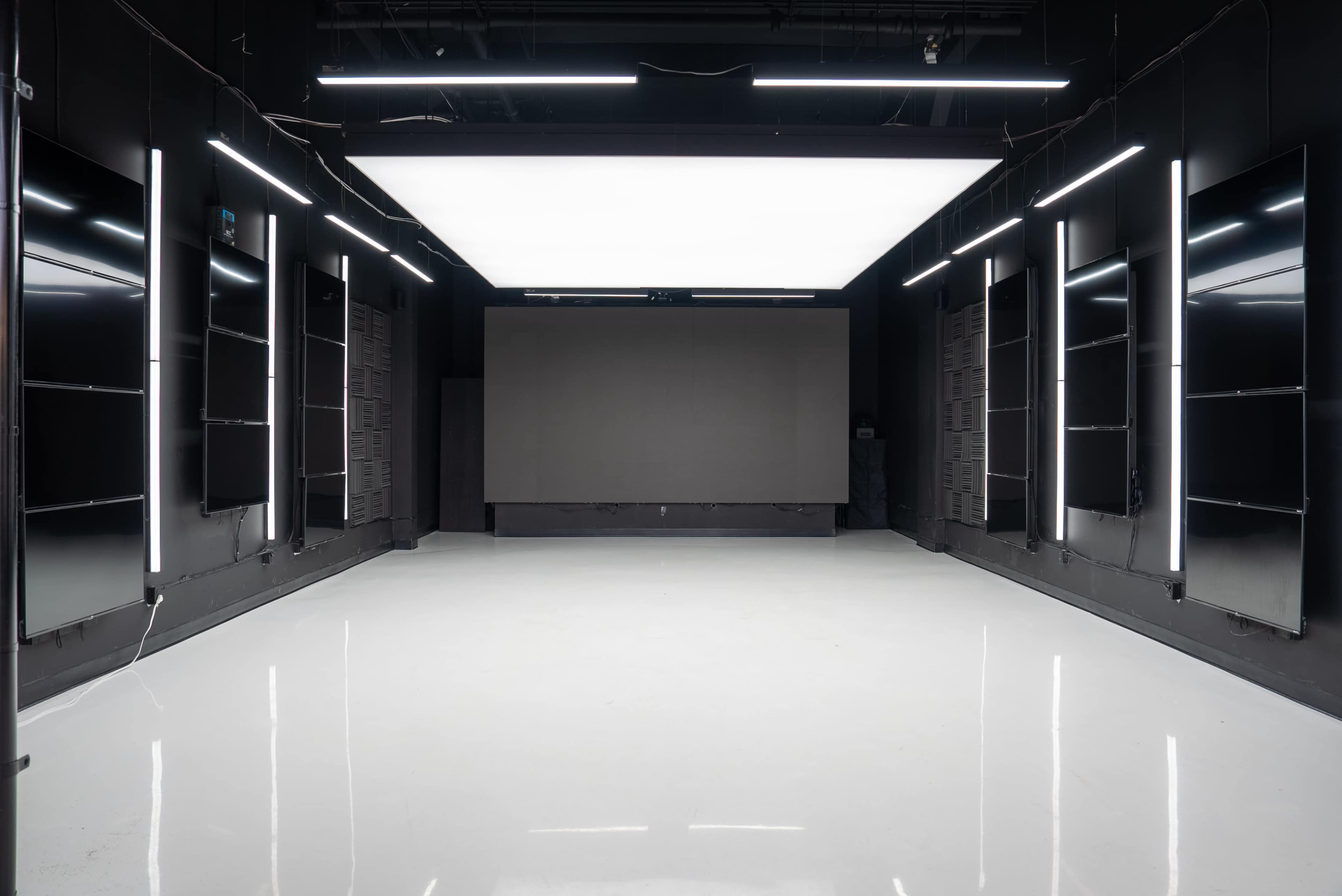Vancouver's Ultimate Creative Studio | 15' Softbox, Gloss White Floors & VFX Wall! Image in Richmond, Richmond, BC