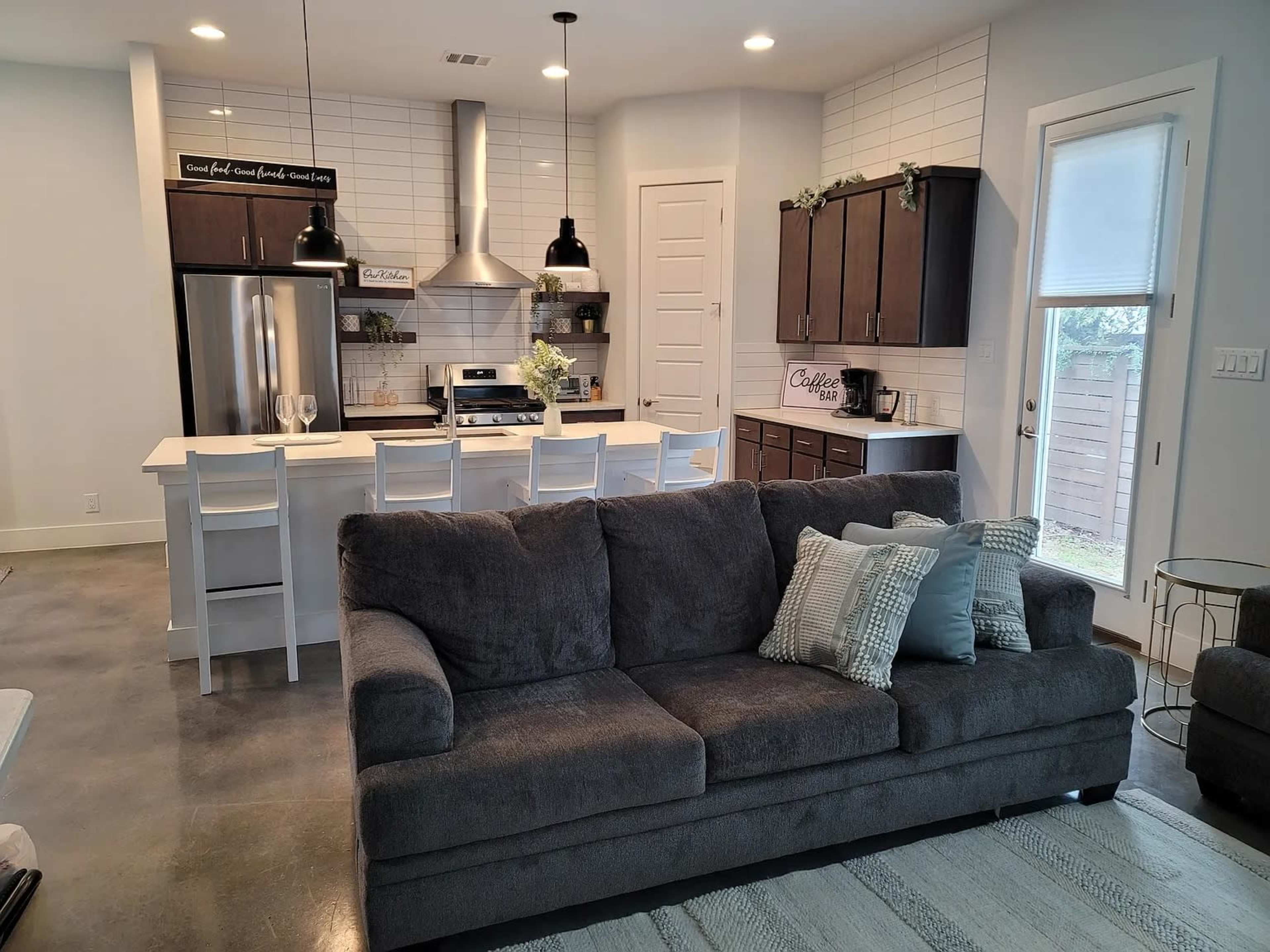 Four bedroom house Downtown, near the Pearl, Riverwalk and the Alamo Image in Dignowity Hill, San Antonio, TX