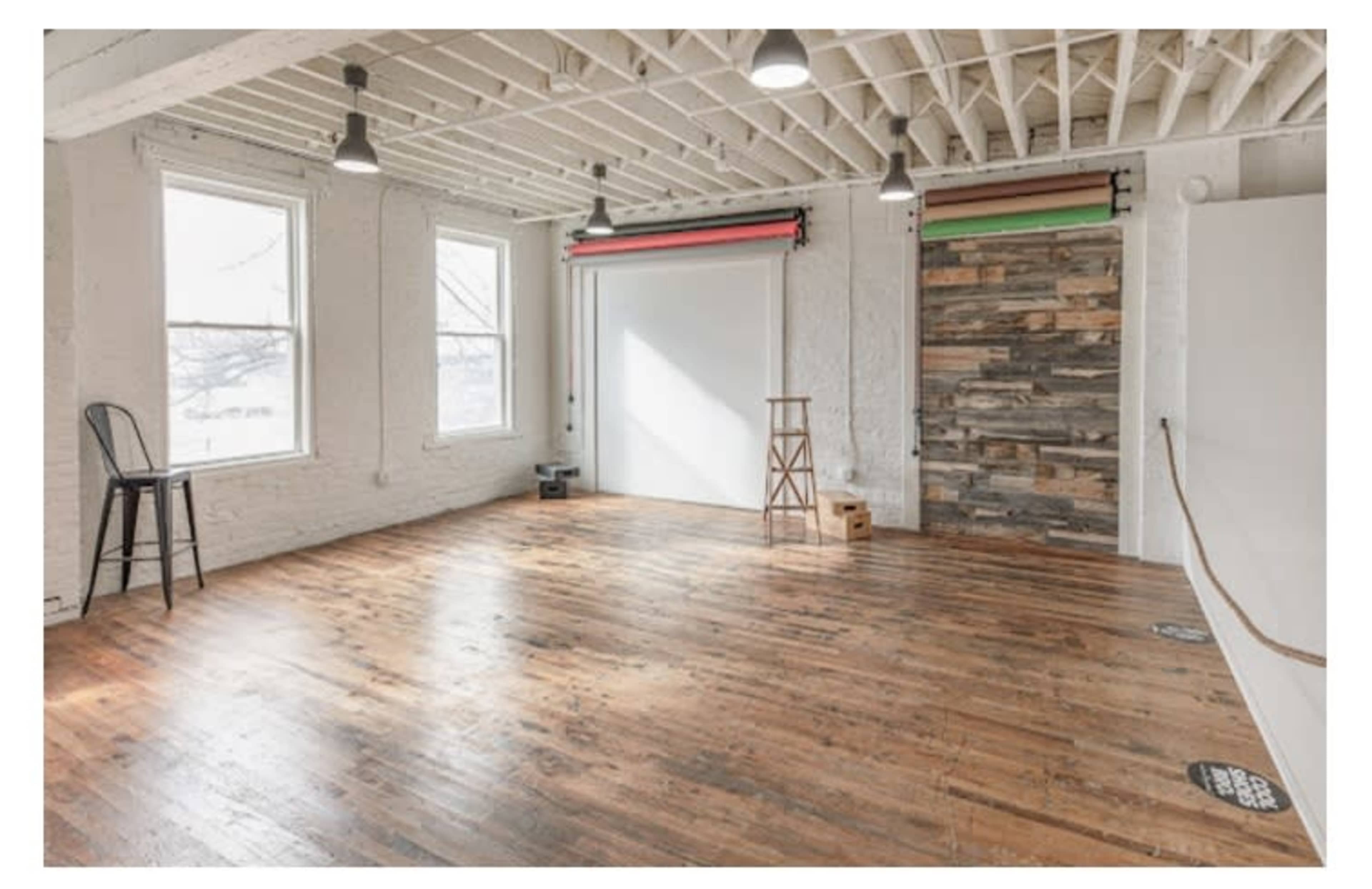 Industrial Loft with CYC Wall Image in South Columbus, Columbus, OH