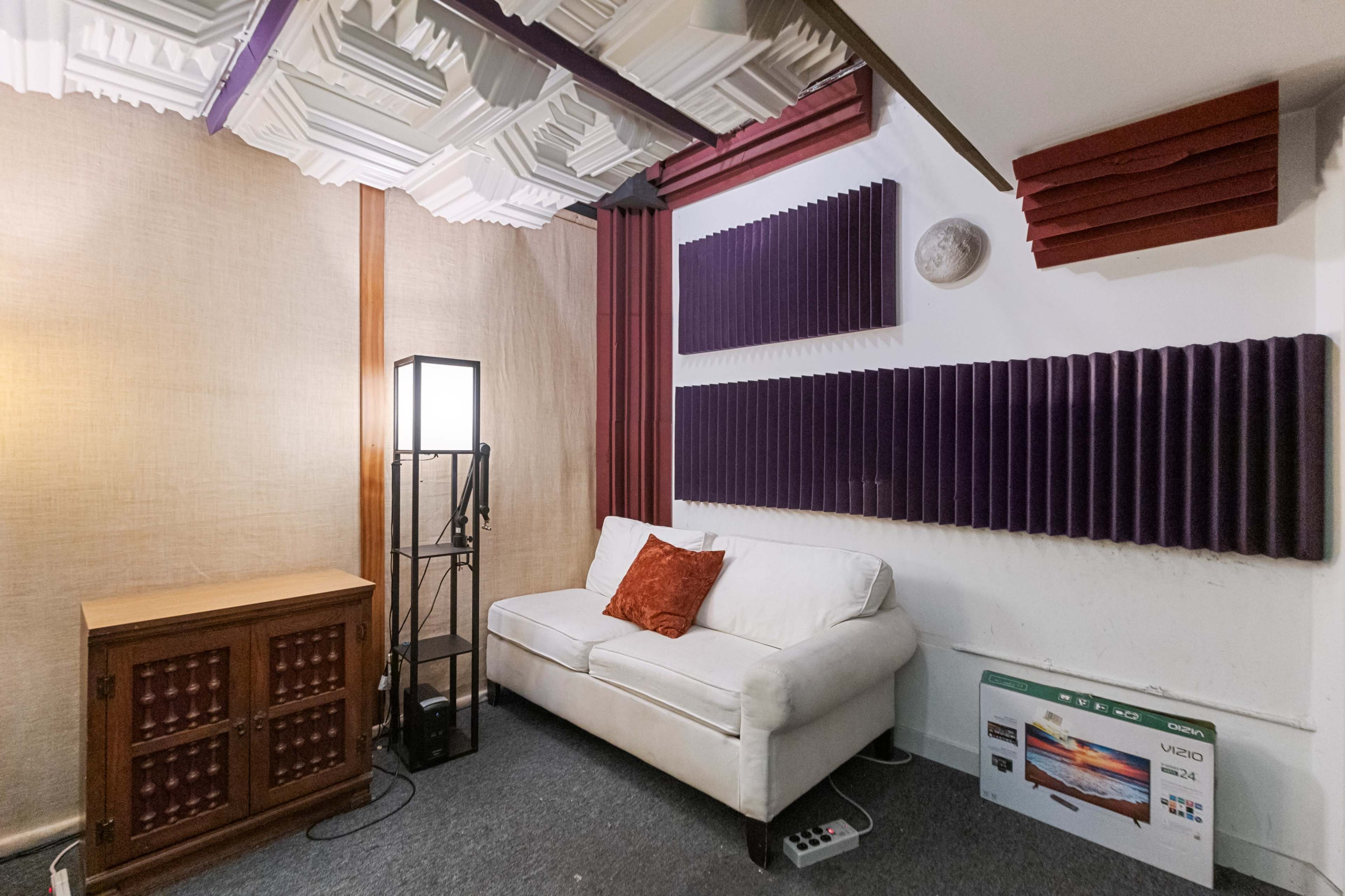 Cozy podcast room/ production space for audio/video editing Image in Potrero Hill, San Francisco, CA