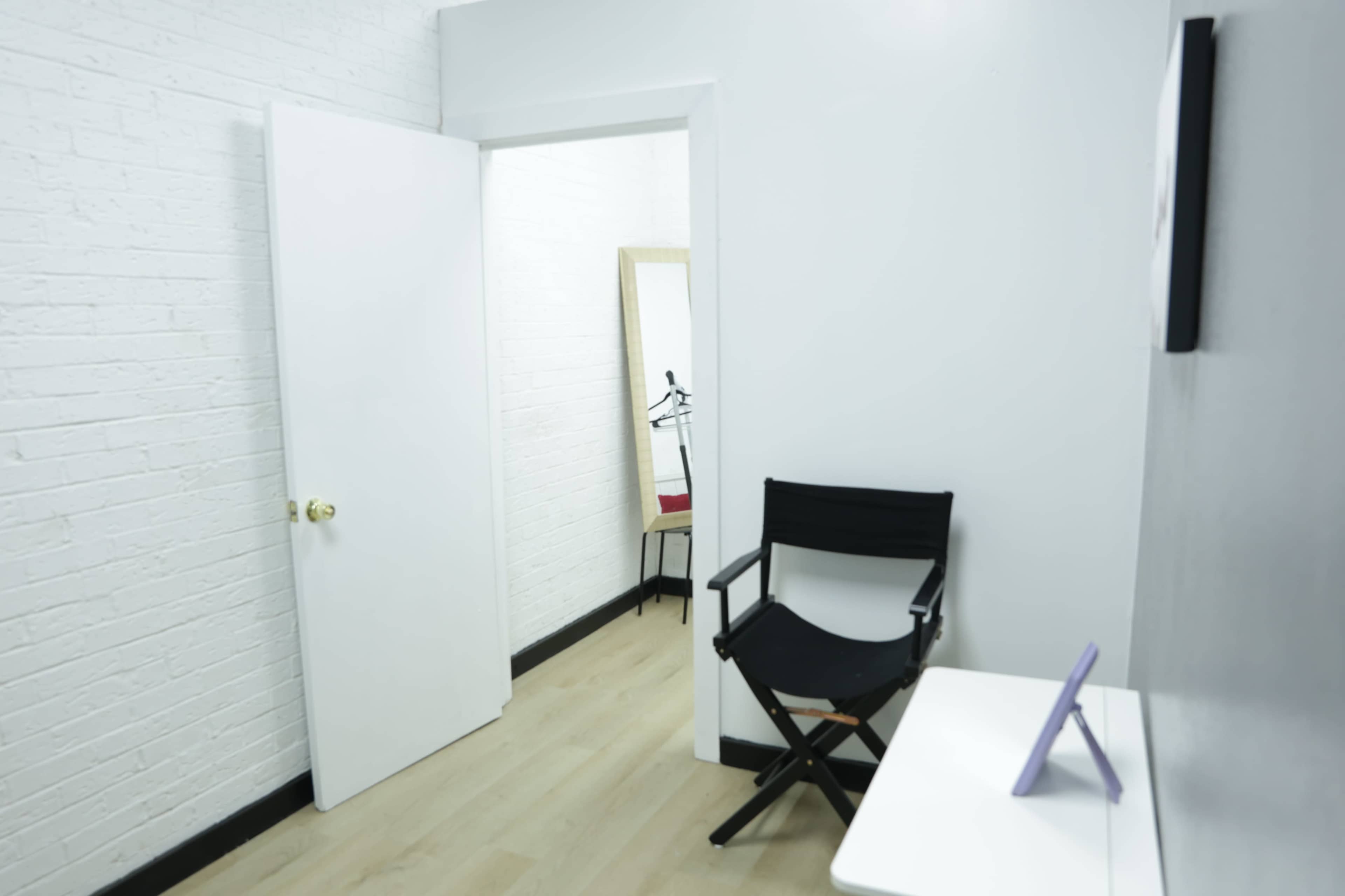 Modern Dance Studio Image in Oak Cliff, Dallas, TX