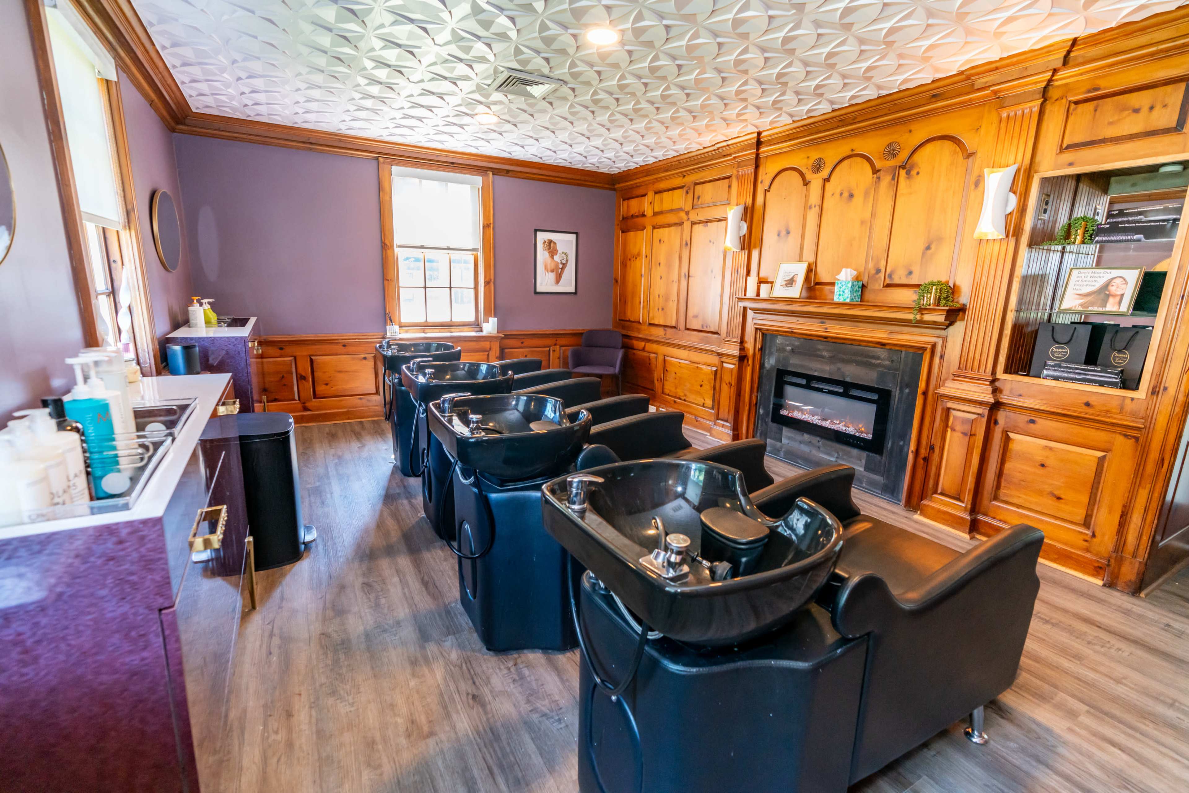 Historical building, old bank with a vault Image in Cromwell, Cromwell, CT