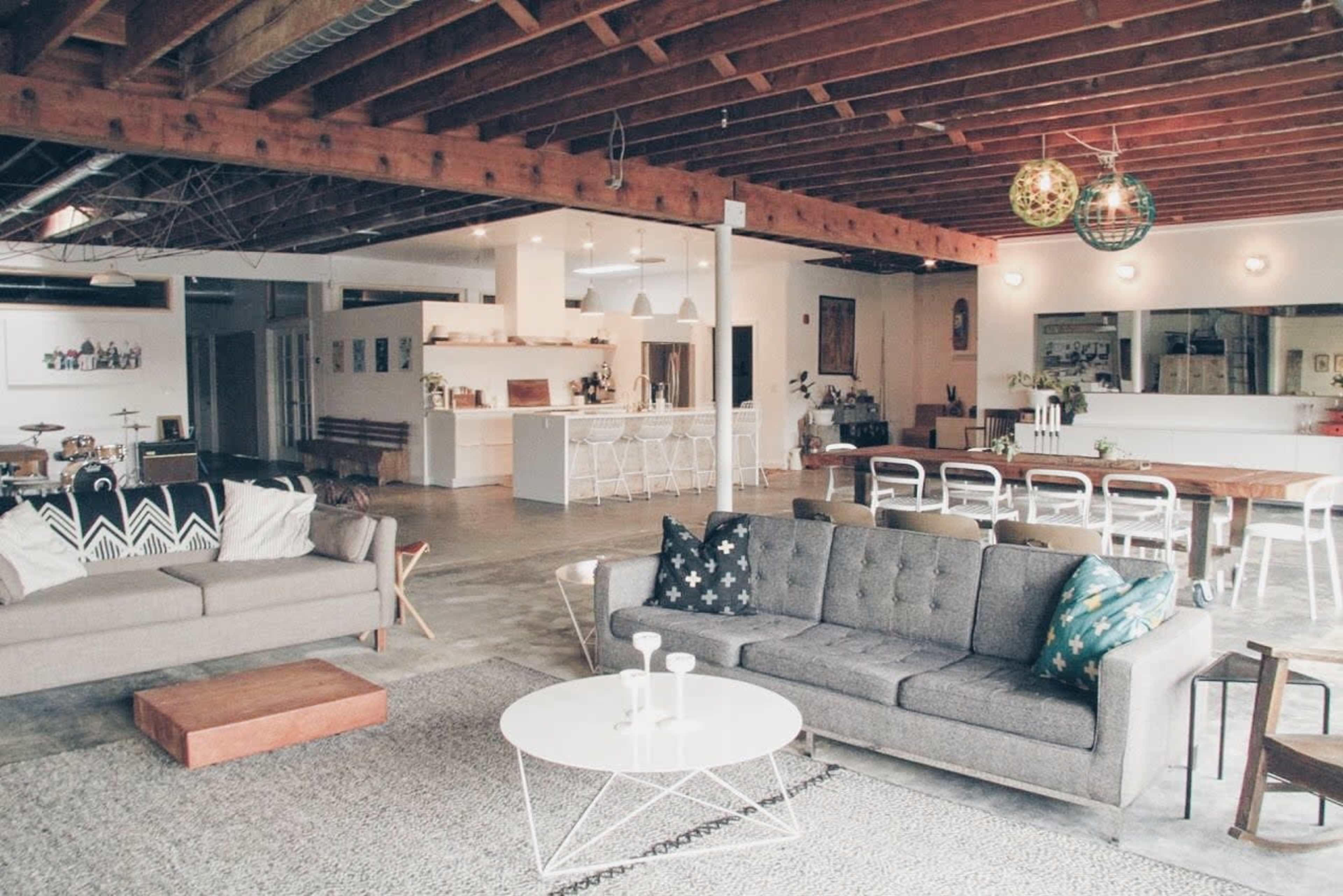 Bright & Spacious Modern Loft - meetings & events Image in Southeast Portland, Portland, OR