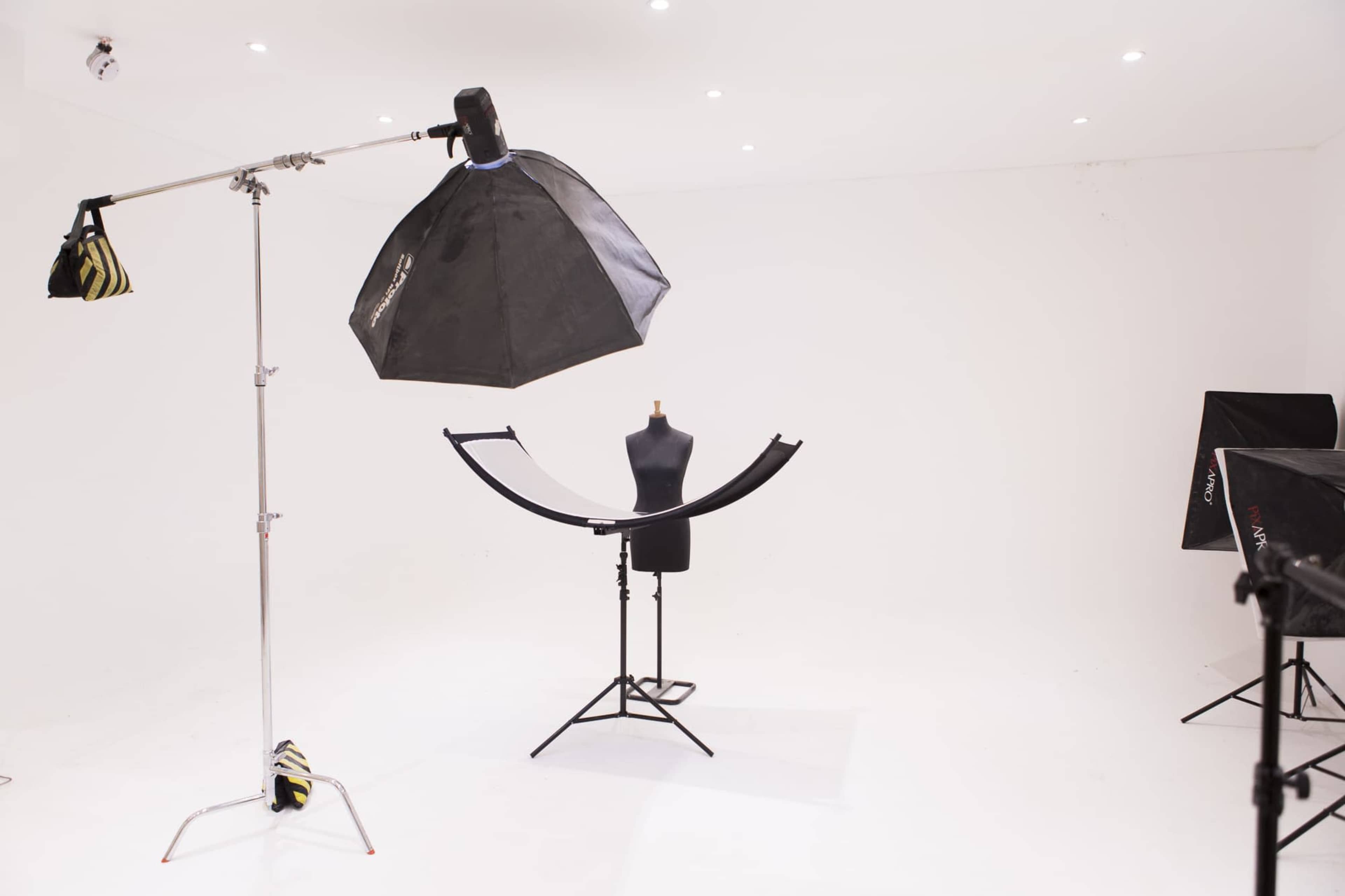 Infinity Cove Photo Studio - With Lifestyle Set ups & Coloured Backdrops Image in Woodford, London, ENG