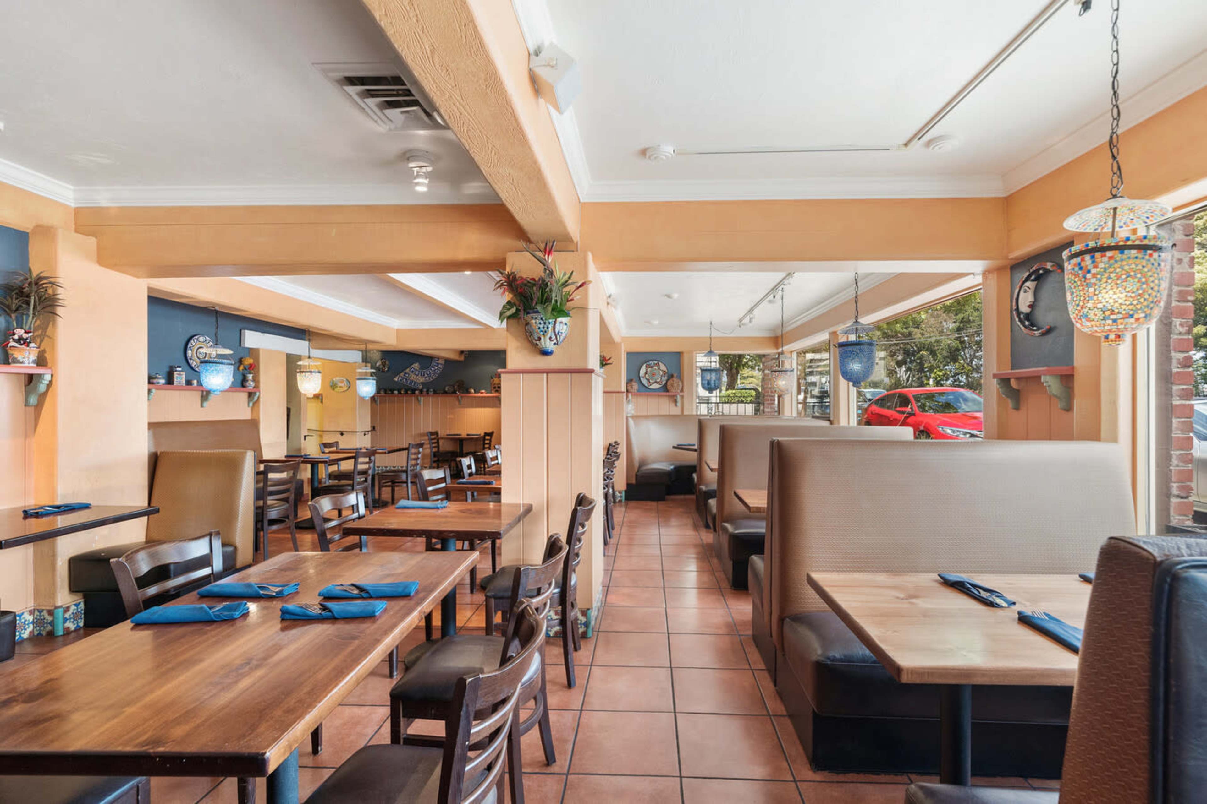 Restaurant with Old Charm for Meetings and Photoshoot by the Water Image in Sausalito, Sausalito, CA