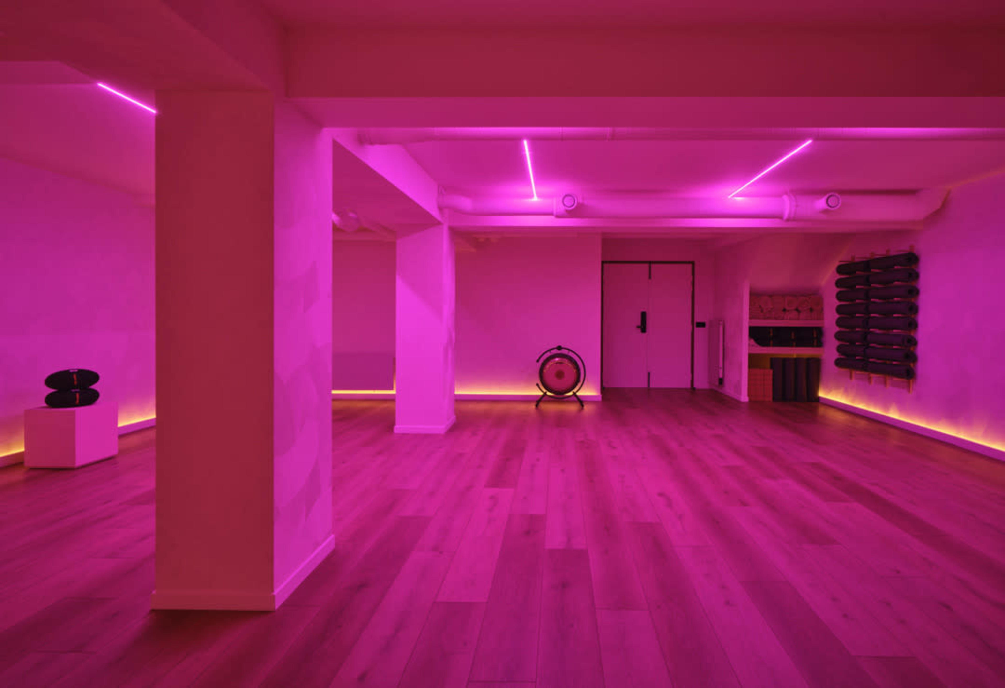 SALLE COSY, TOUTE EQUIPEE ET ACOUSTIQUE DE 72m2 AU COEUR DU 7E Image in Gros-Caillou, Paris