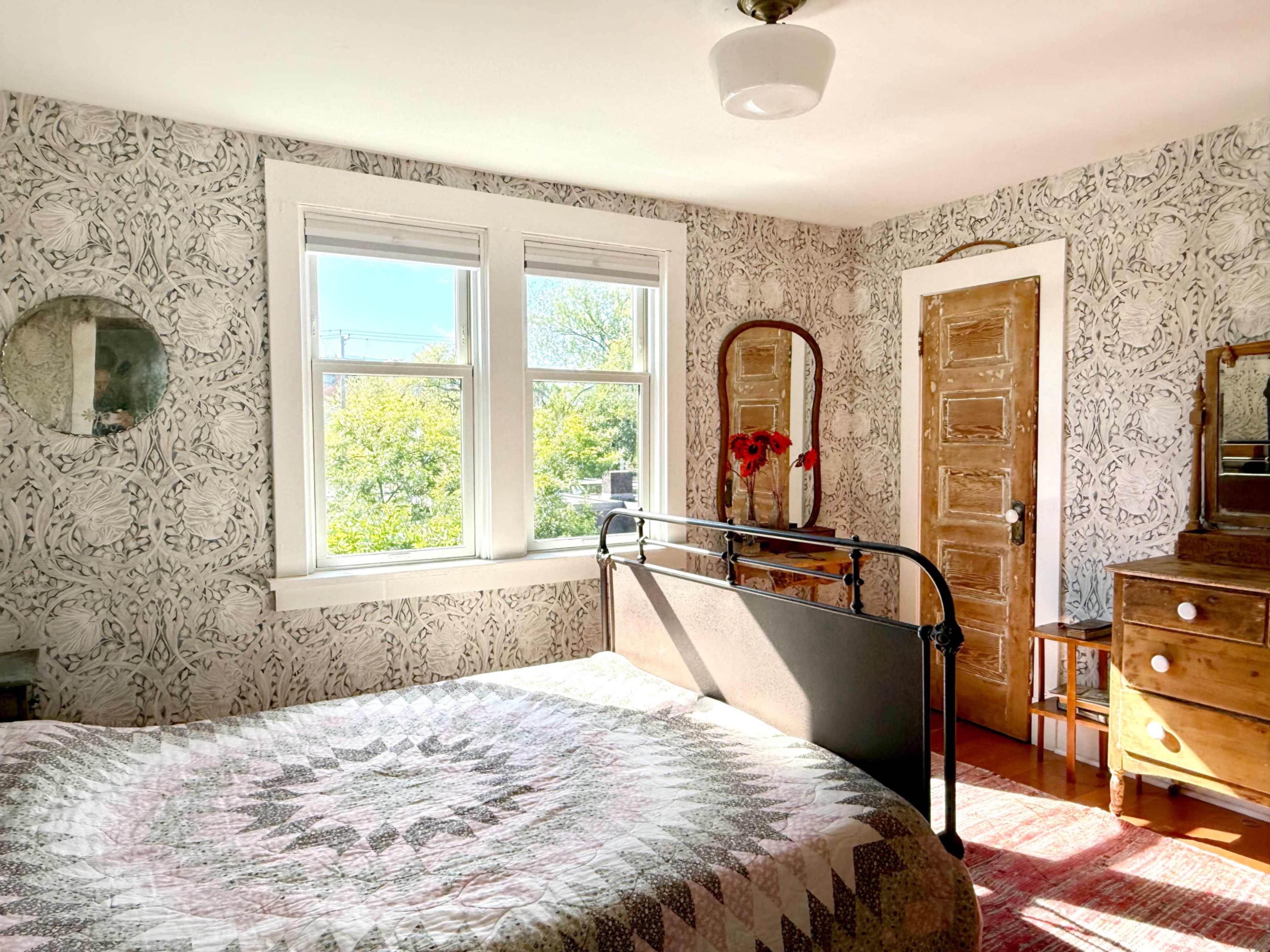 Cool, Comfortable, Vintage Home. Image in East Vancouver, Vancouver, BC
