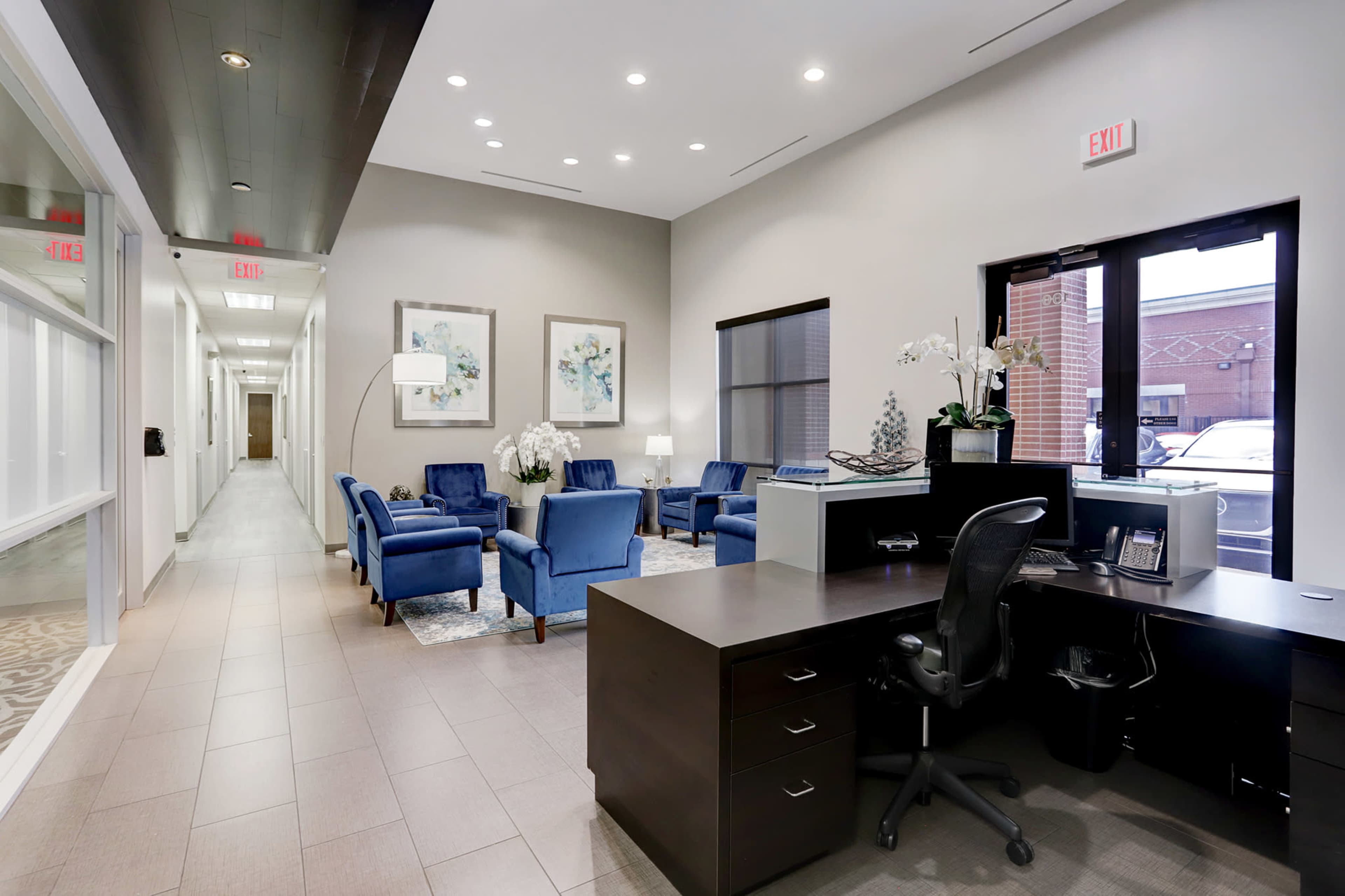 Cozy 4 Person Meeting Room w/ Whiteboard in Katy Image in , Katy, TX