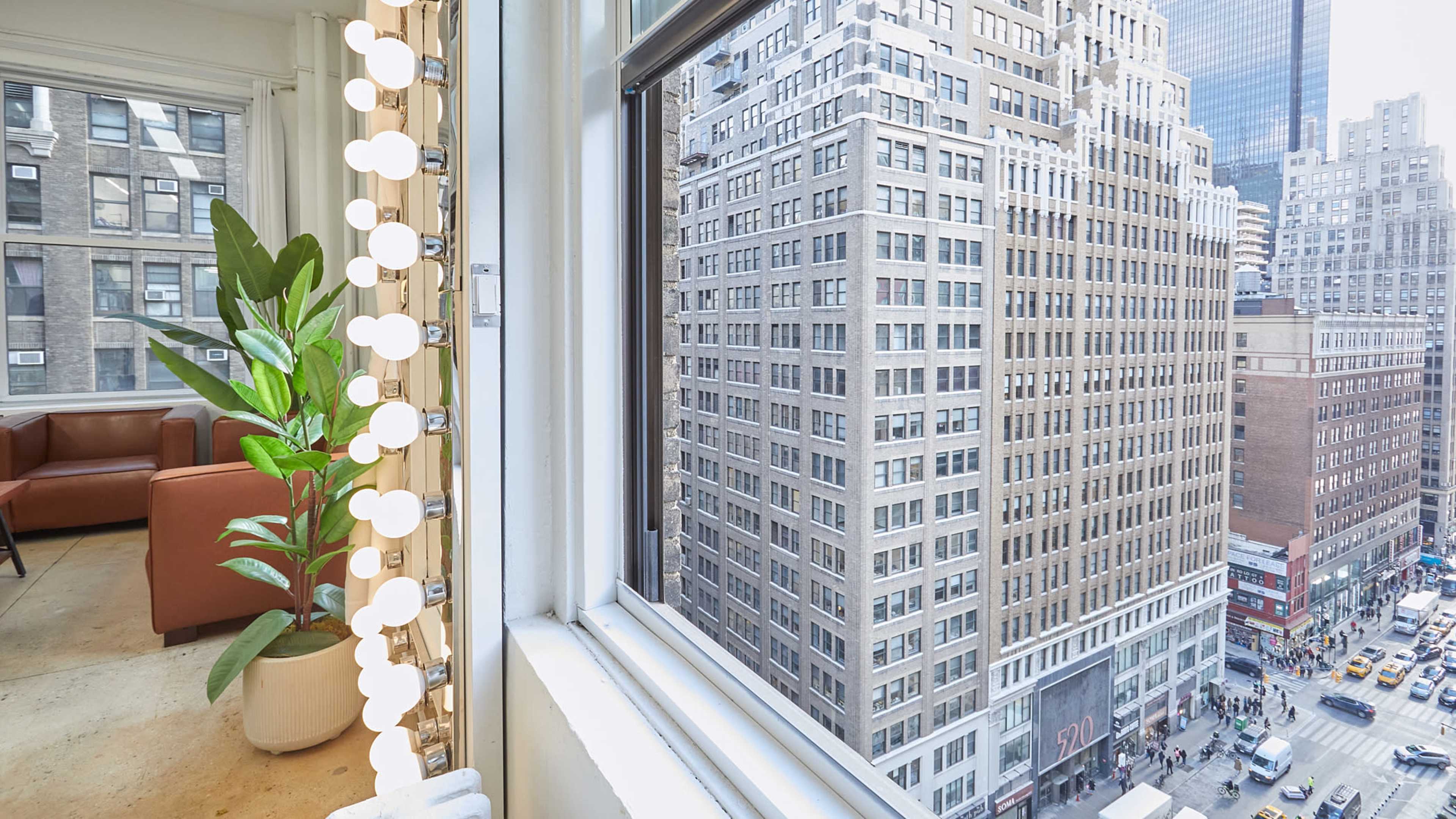 14A Manhattan CYC wall + Freedom tower views + Free EQ Image in Midtown Manhattan, NEW YORK, NY