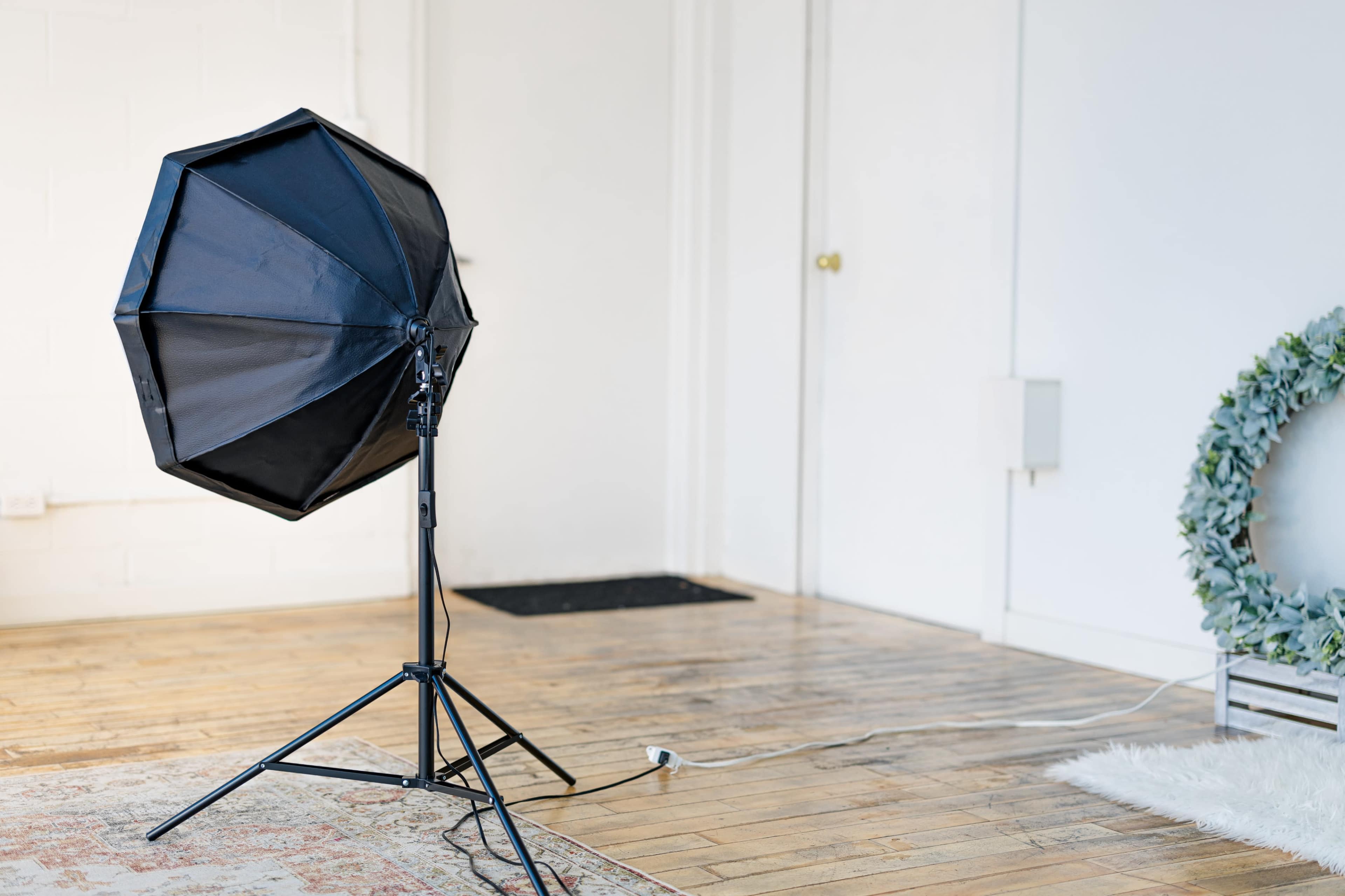 Shipyards Studio with amazing natural light Image in North Vancouver, North Vancouver, BC