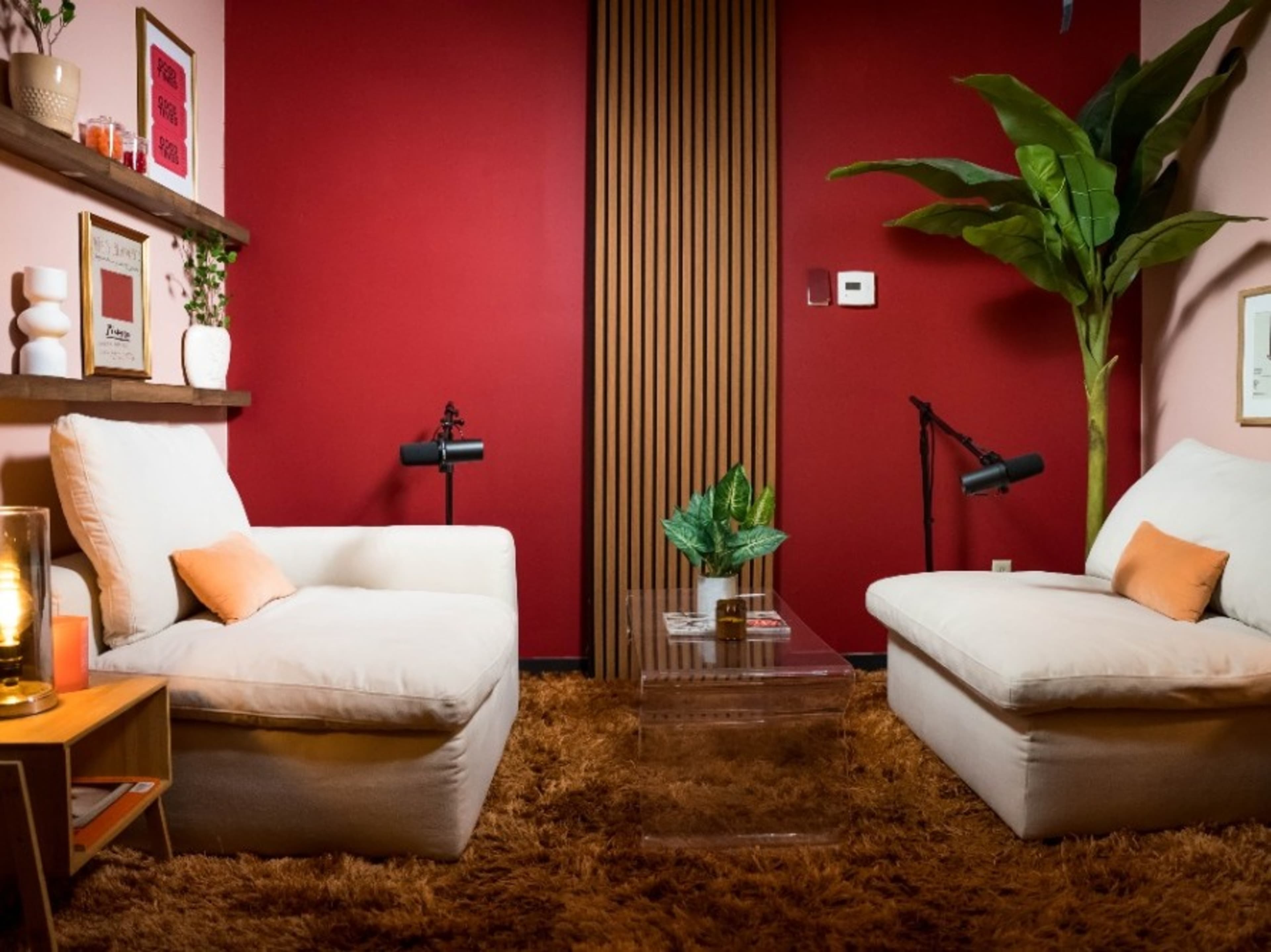 Private Lounge For Guests / Holding Room