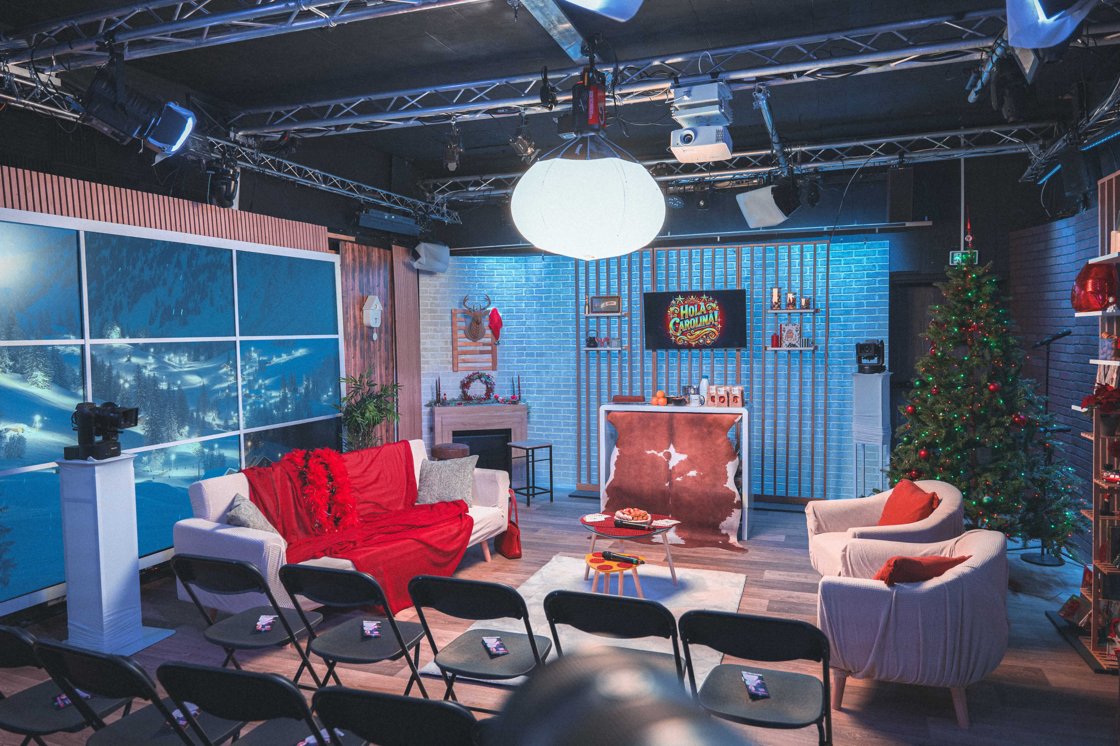 Studio de tournage live avec plateau multi setup et mur d'écrans Image in Necker, Paris, 