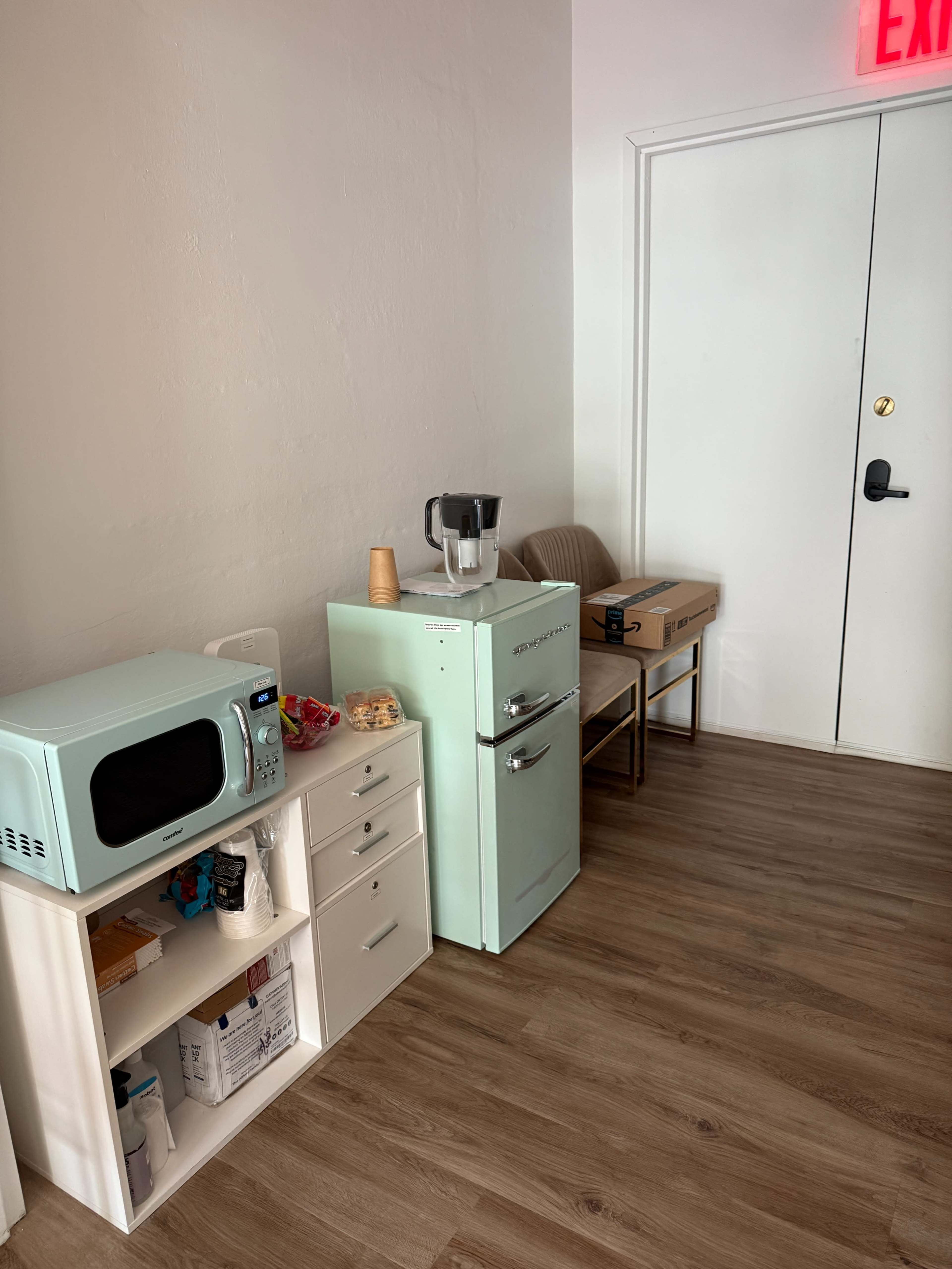 Contemporary, natural light, equipped Image in Midtown Manhattan, New York, NY