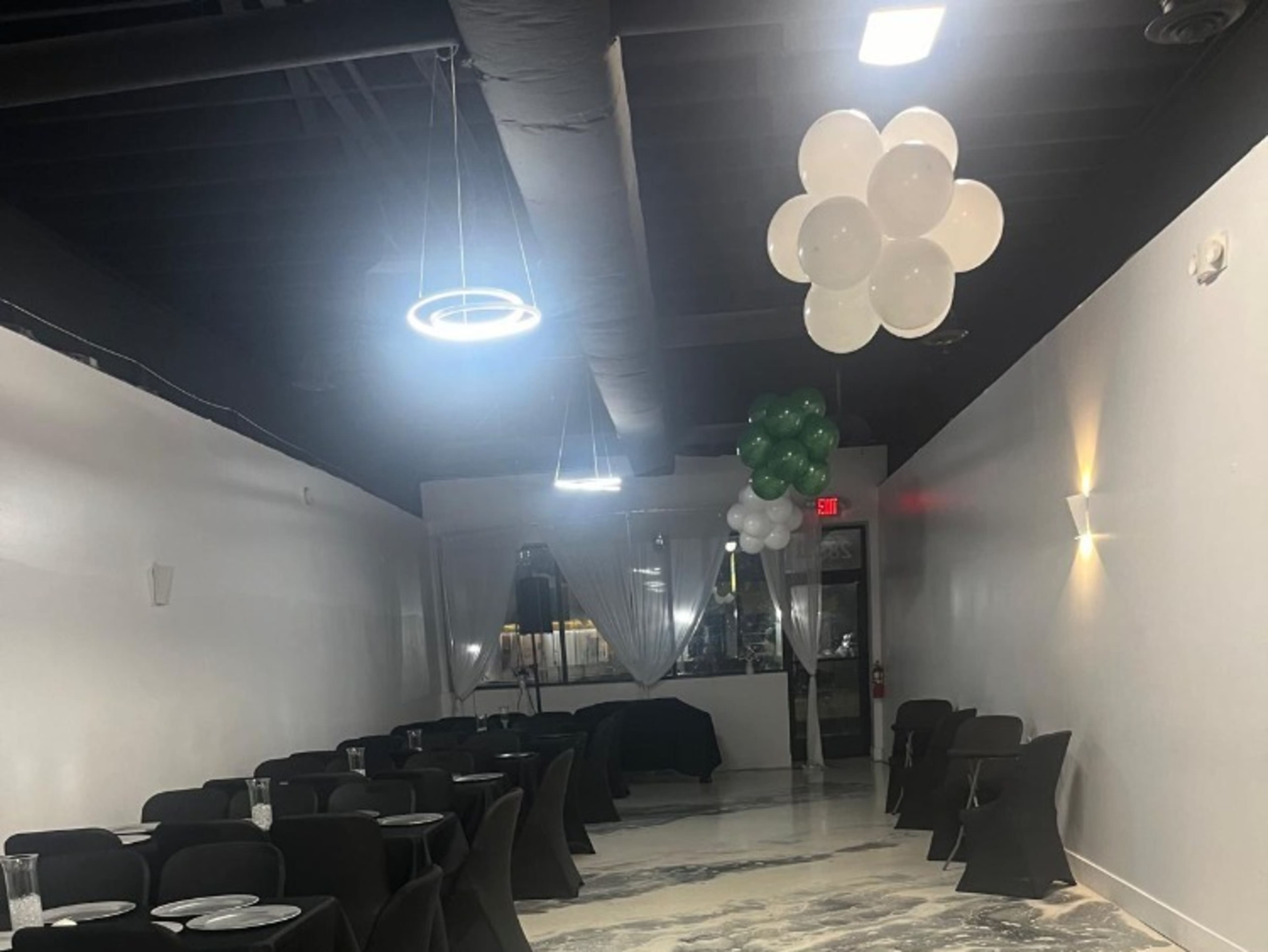 Ceiling Topiaries (Balloon Decor)