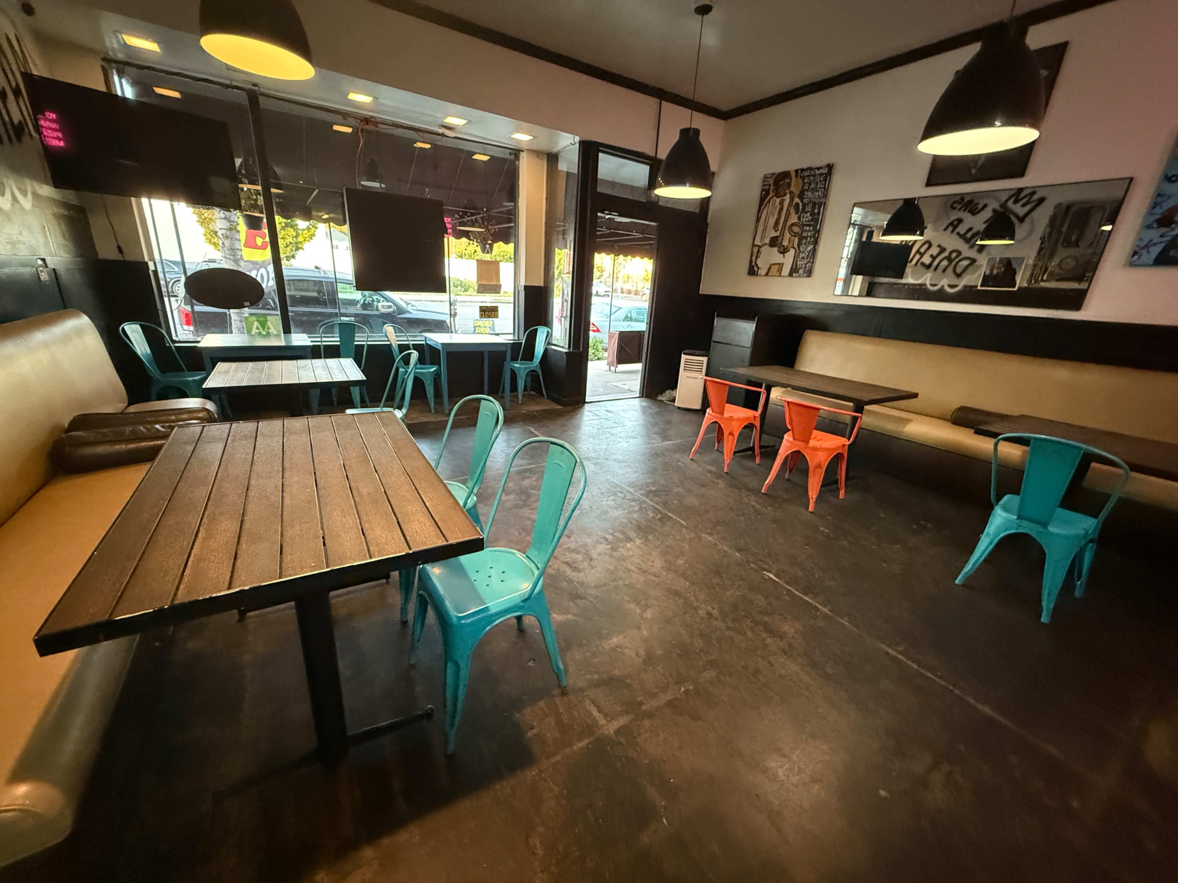 Raw NYC-Style Punk Pizzeria Image in Central LA, Los Angeles, CA