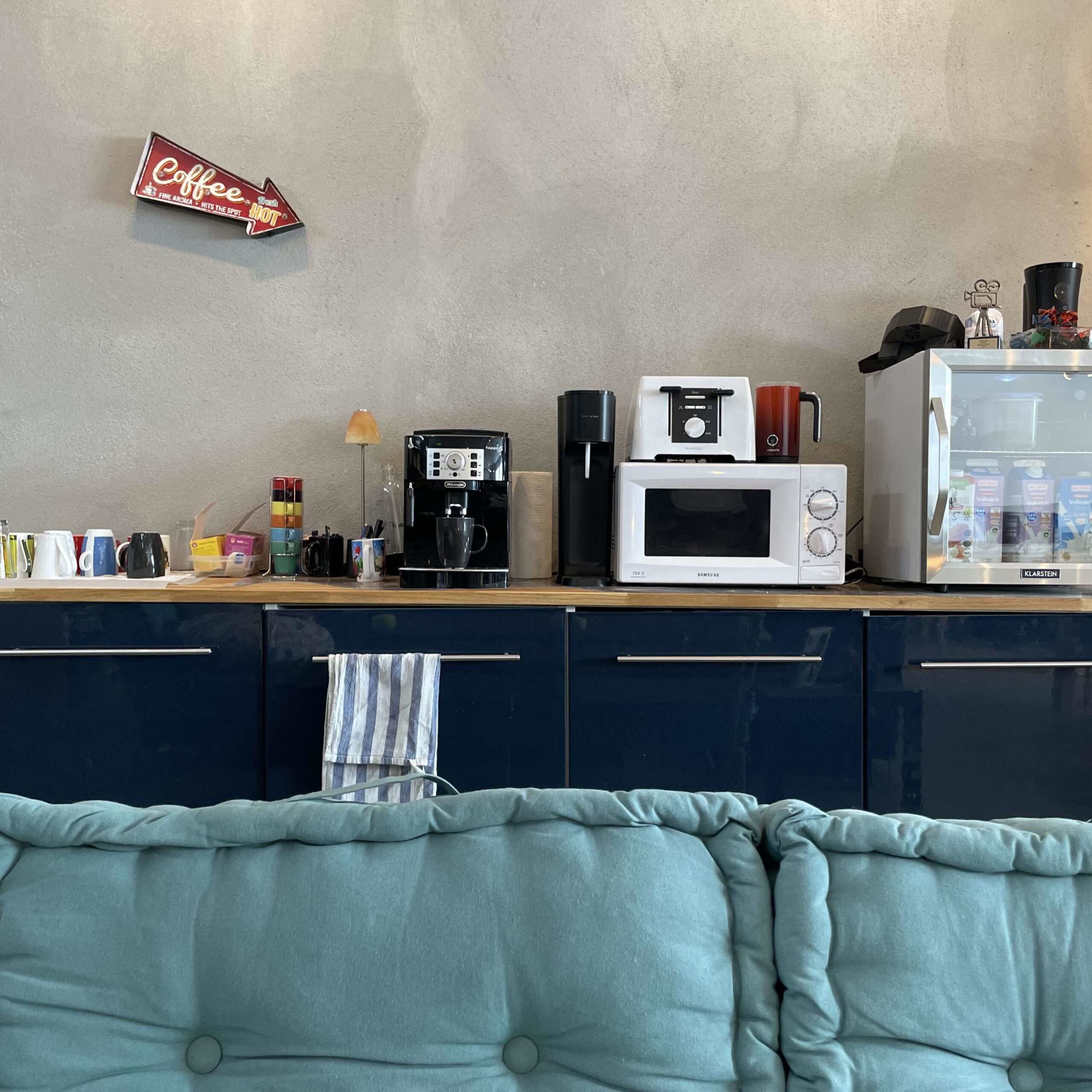 Lowbudget Mietstudio mit 9x6 Meter Blackbox, Licht- und Kameratechnik, Backstage-Charakter Image in , Euskirchen